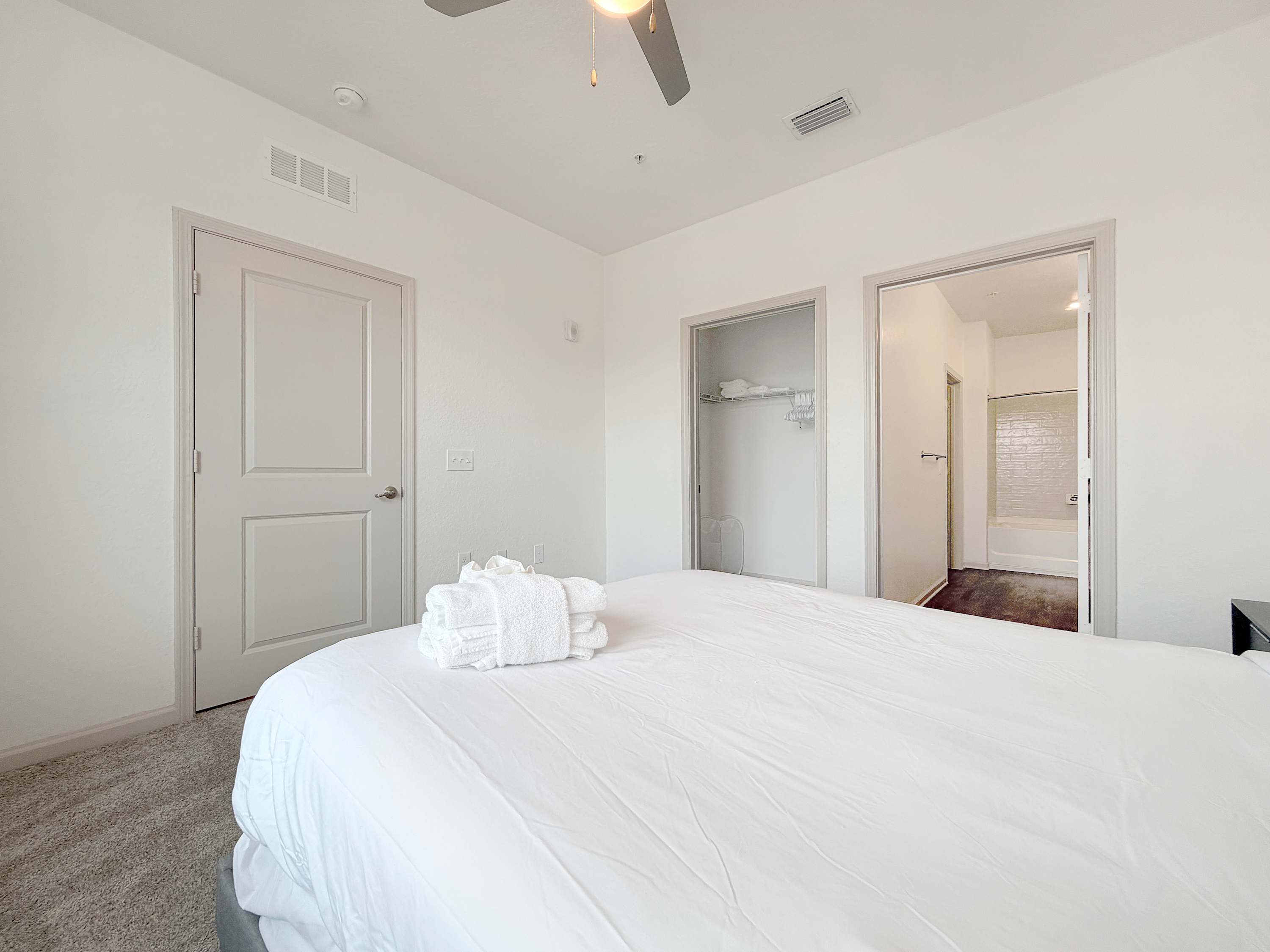 Luxury 1 BR in Clearwater, Upscale, Modern Amenities