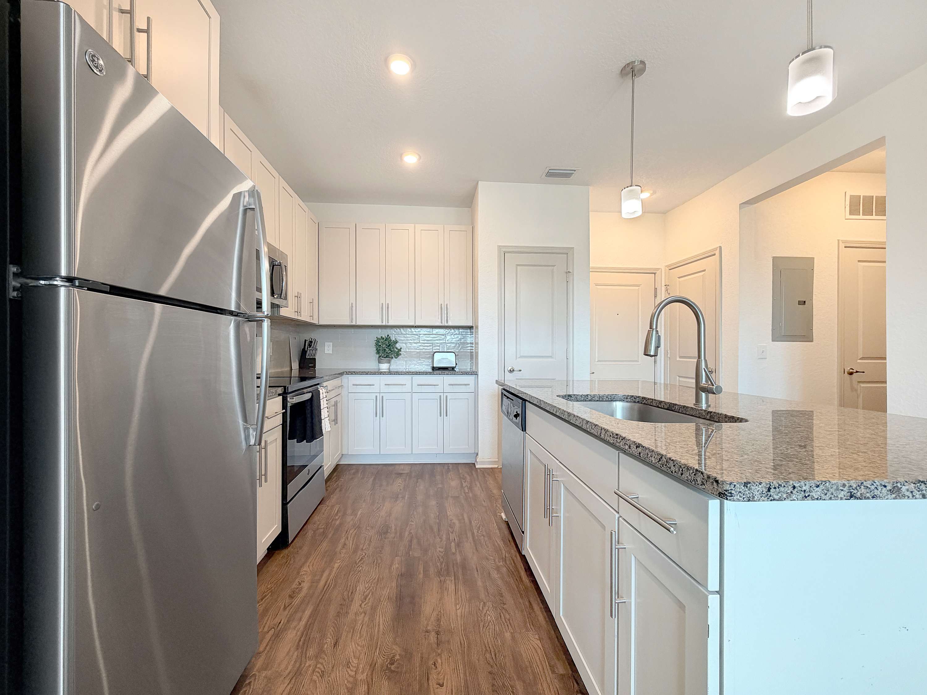 Luxury 1 BR in Clearwater, Upscale, Modern Amenities