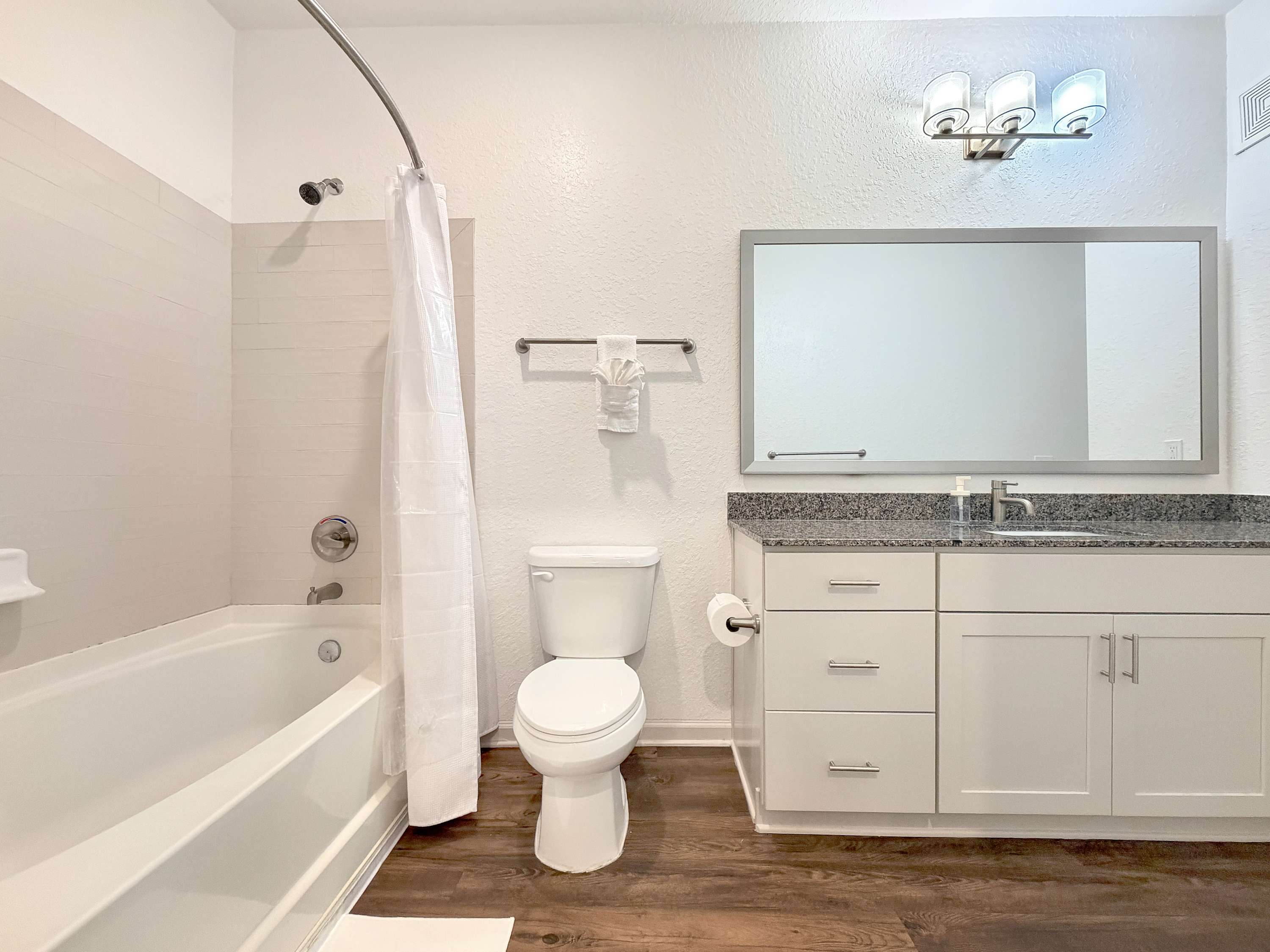 Luxury 1 BR in Clearwater, Upscale, Modern Amenities