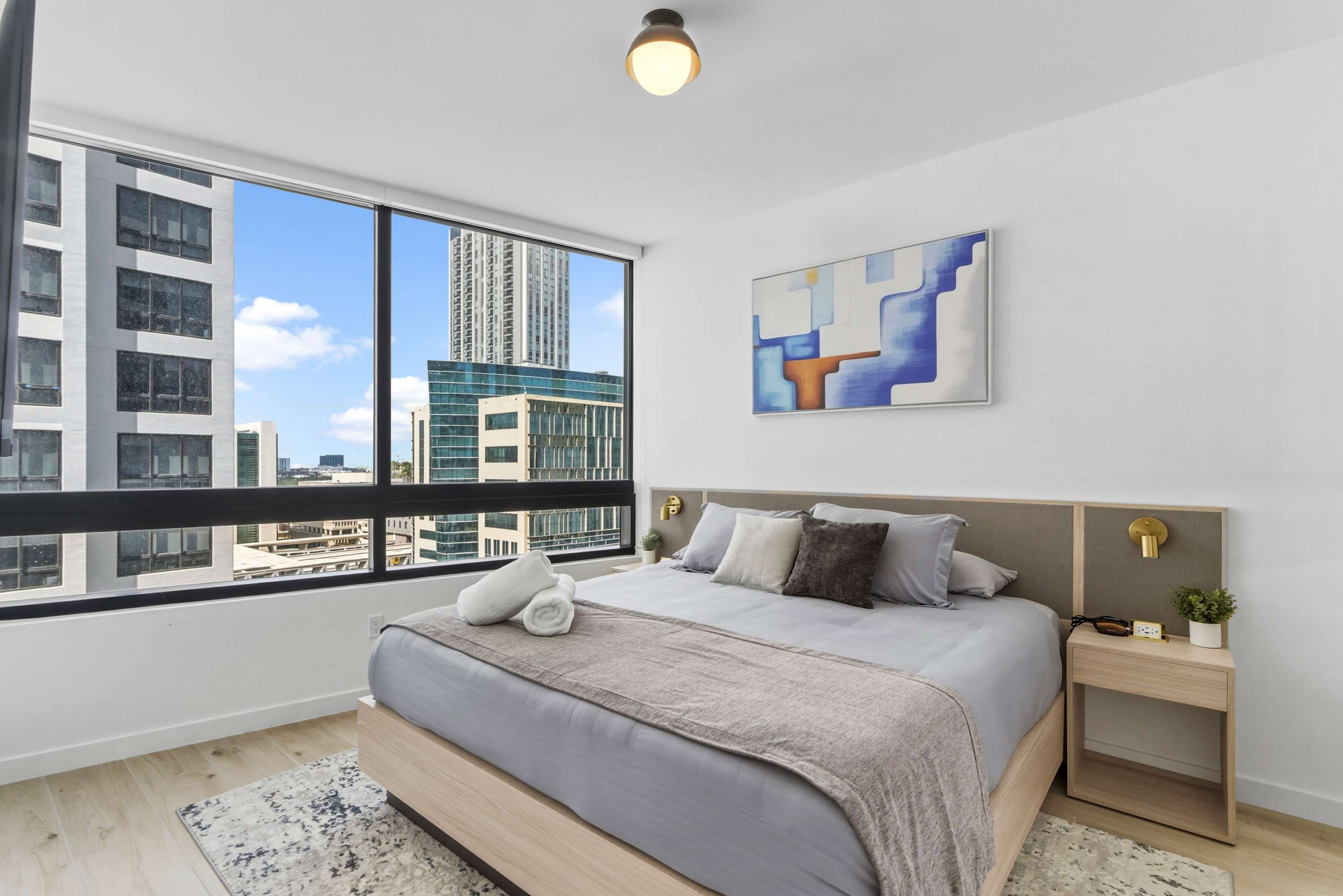Downtown Miami Condo | Pool, Gym & Modern Comfort