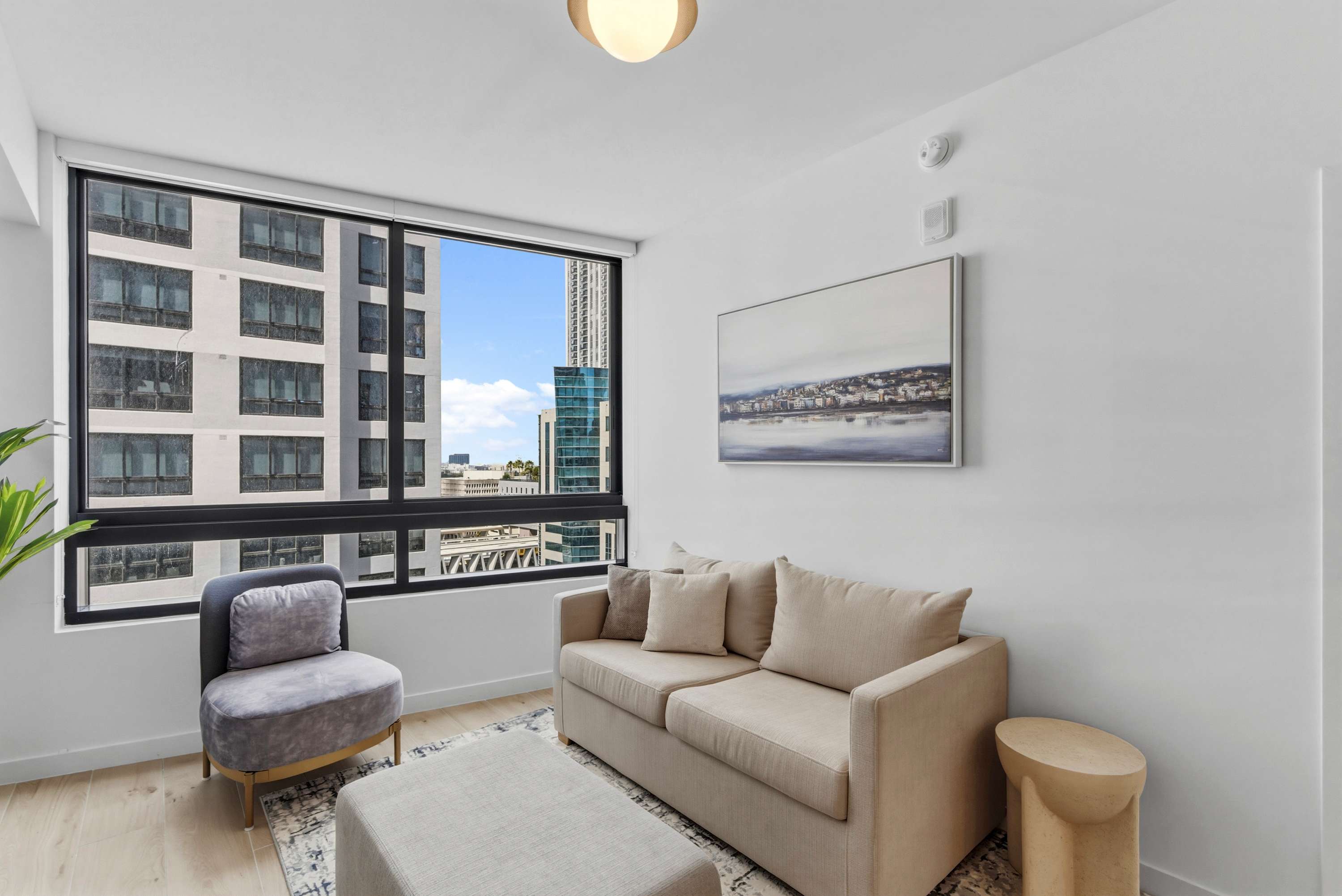 Downtown Miami Condo | Pool, Gym & Modern Comfort