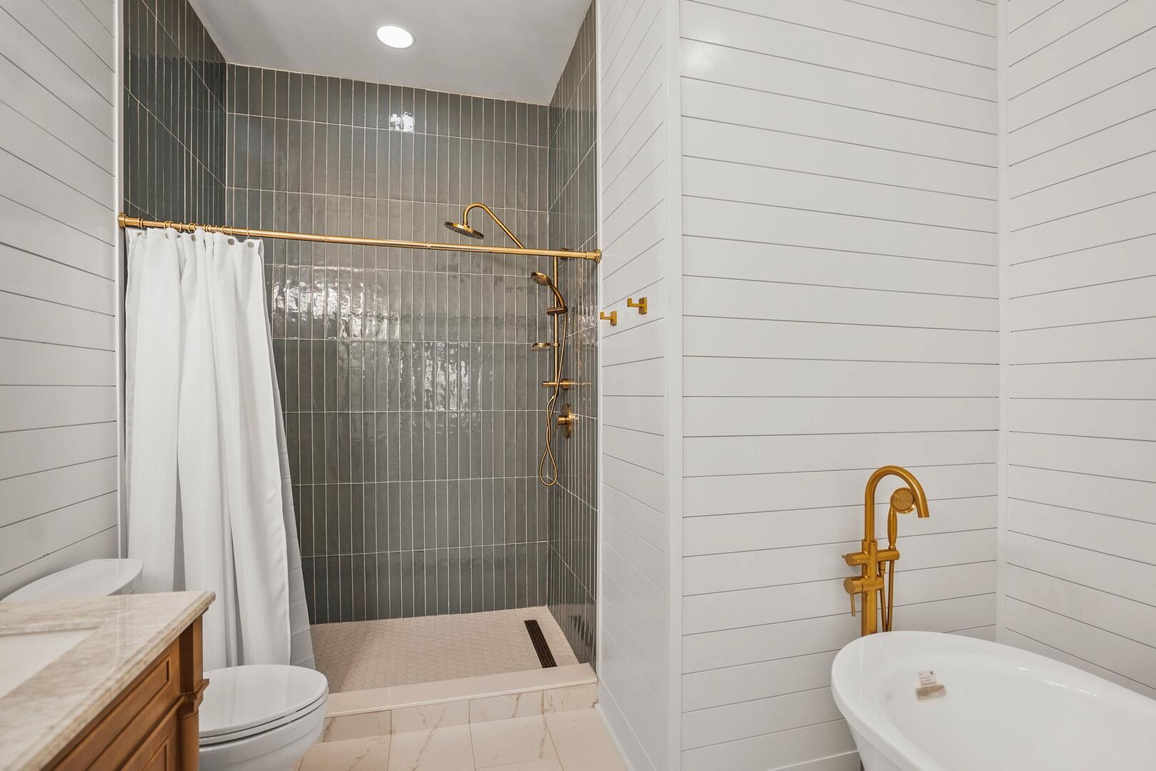Primary En Suite Bathroom with Soaking Tub and Separate Shower