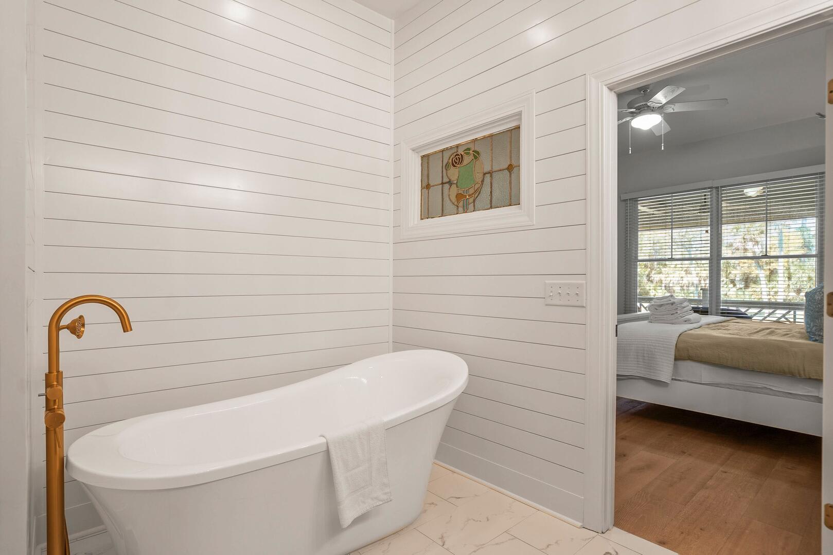 Primary En Suite Bathroom with Soaking Tub and Separate Shower
