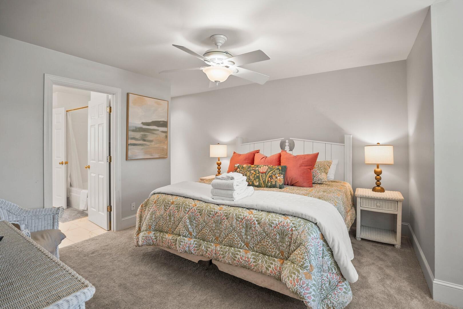 King Guest Bedroom Upstairs (Pass Through Bedroom)