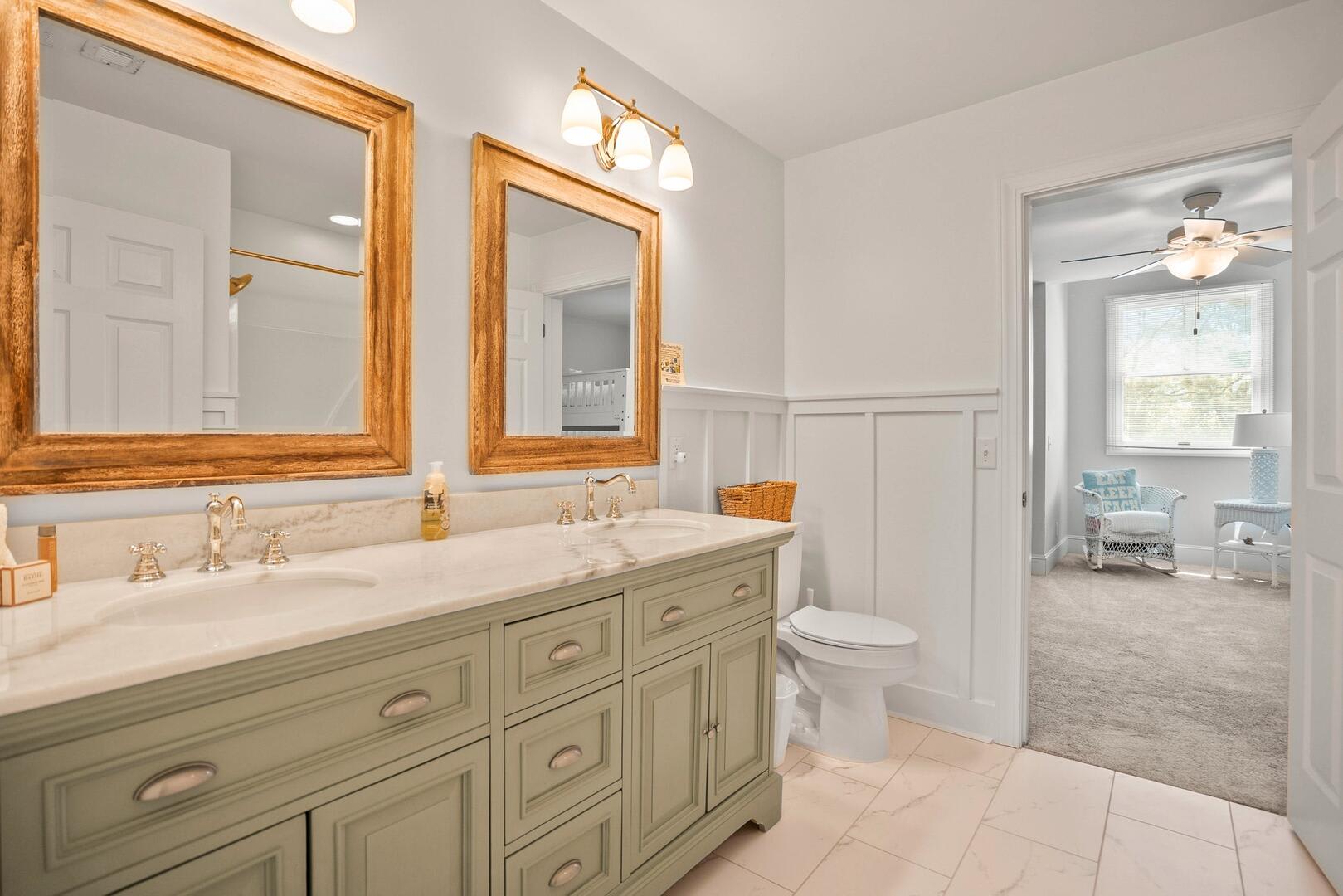 Jack and Jill Bathroom 2 with Tub Shower Combo