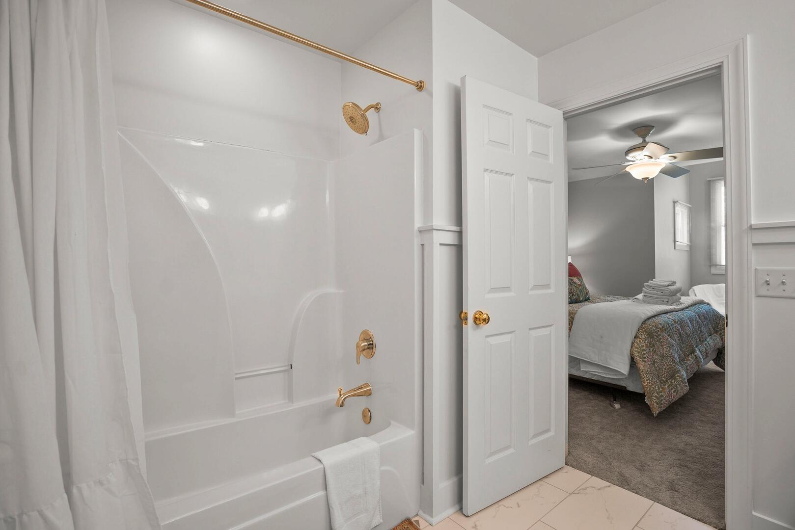 Jack and Jill Bathroom 2 with Tub Shower Combo