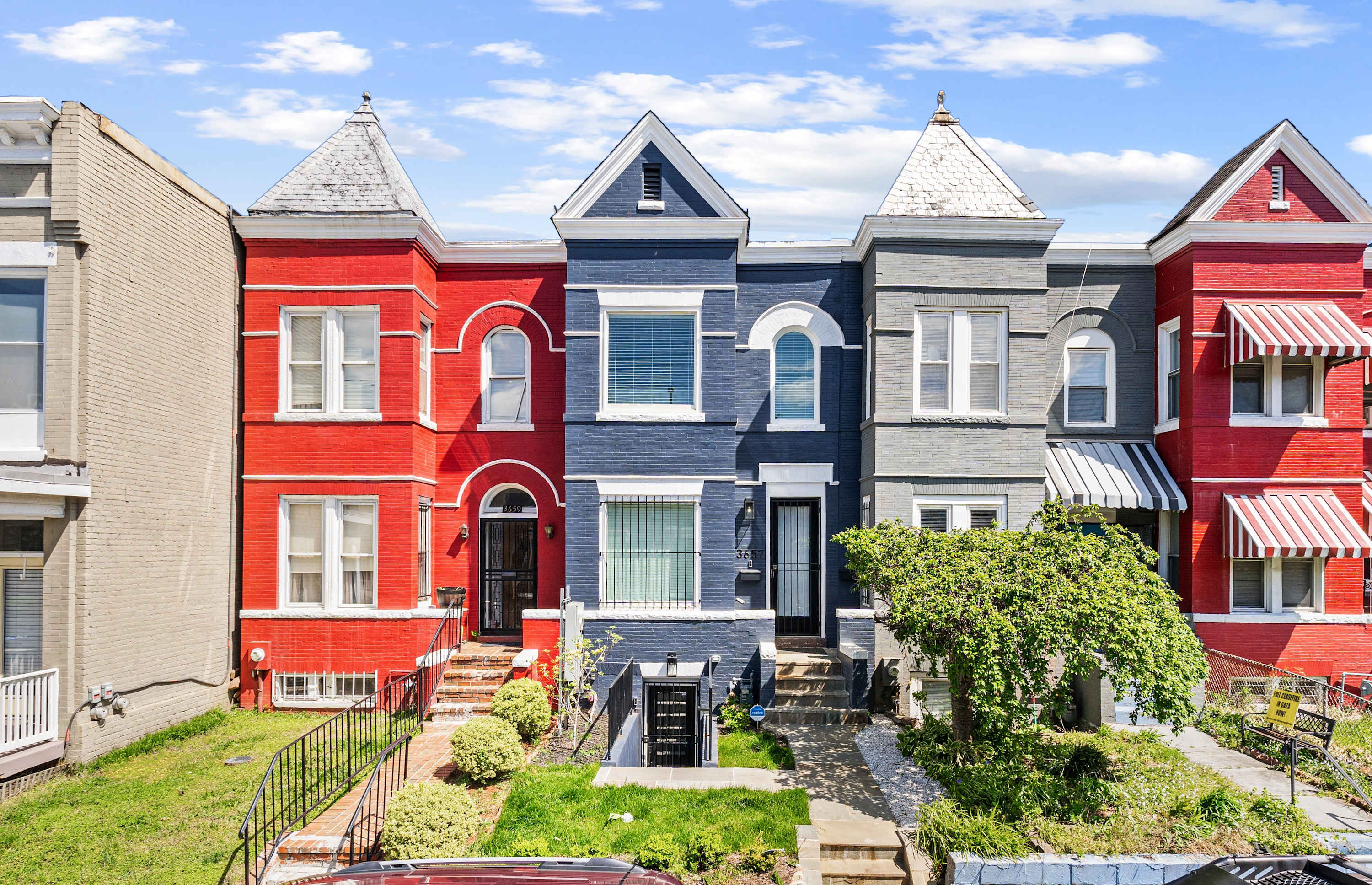 Showstopper 5Bed In Dc | 2 Full Units + Off-St Pkg