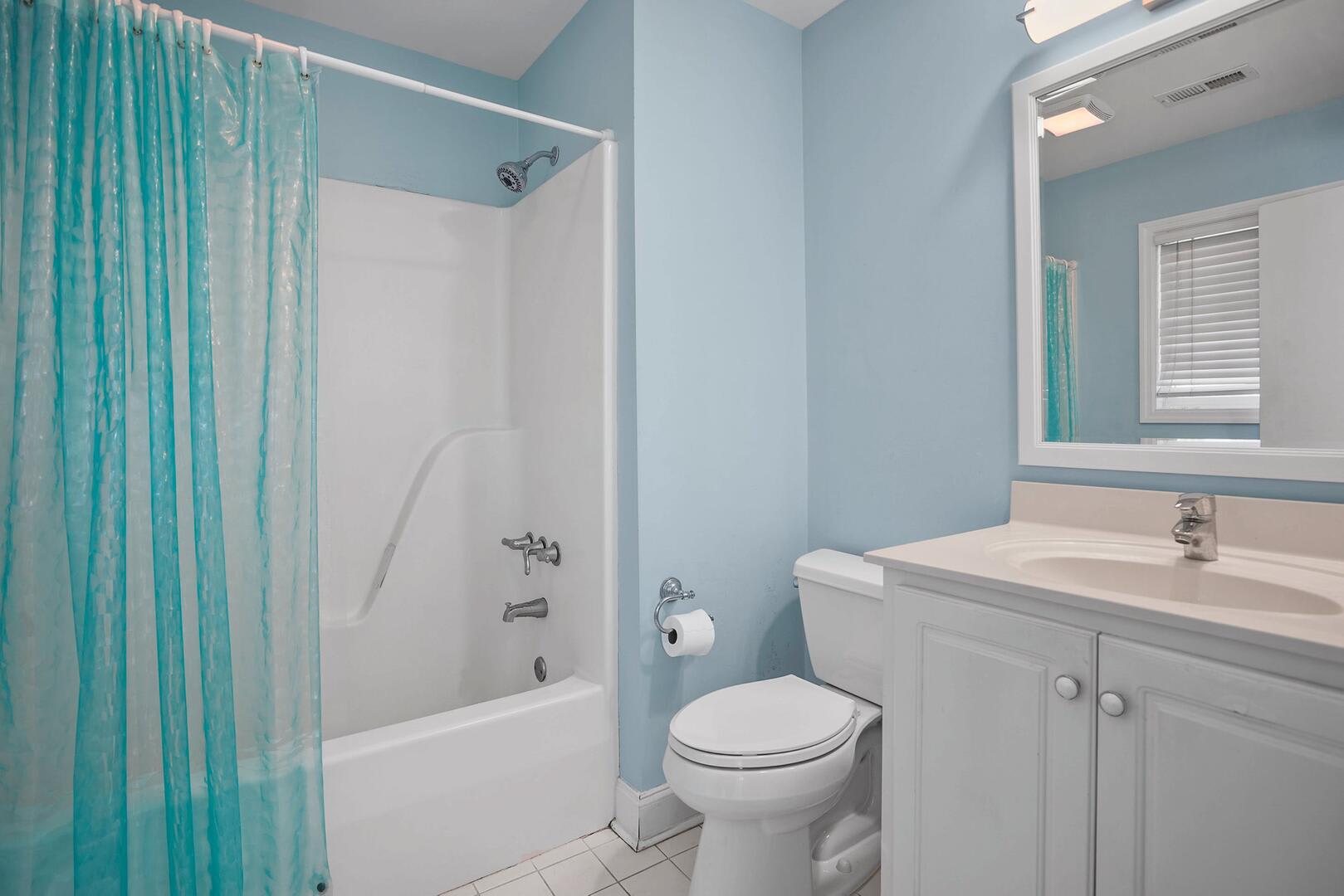 Guest En Suite Bathroom with Tub Shower Combo