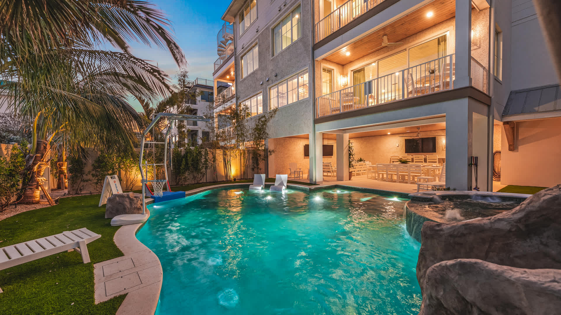 Private Beach. Rock Wall. Pool W/ Zip Line & Slide - Siesta Key, FL