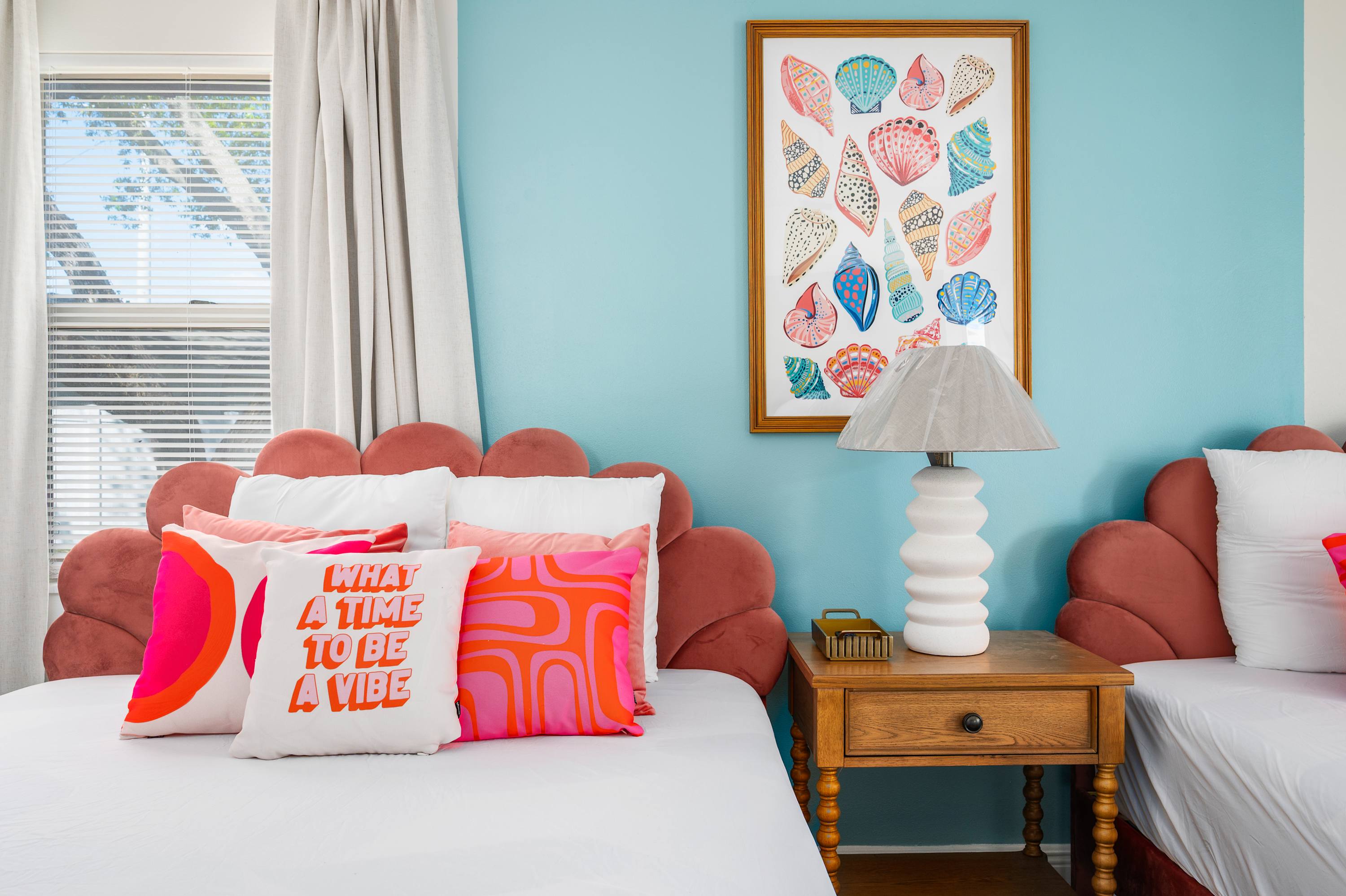 Tropical pop art getaway w Pool & Game Room