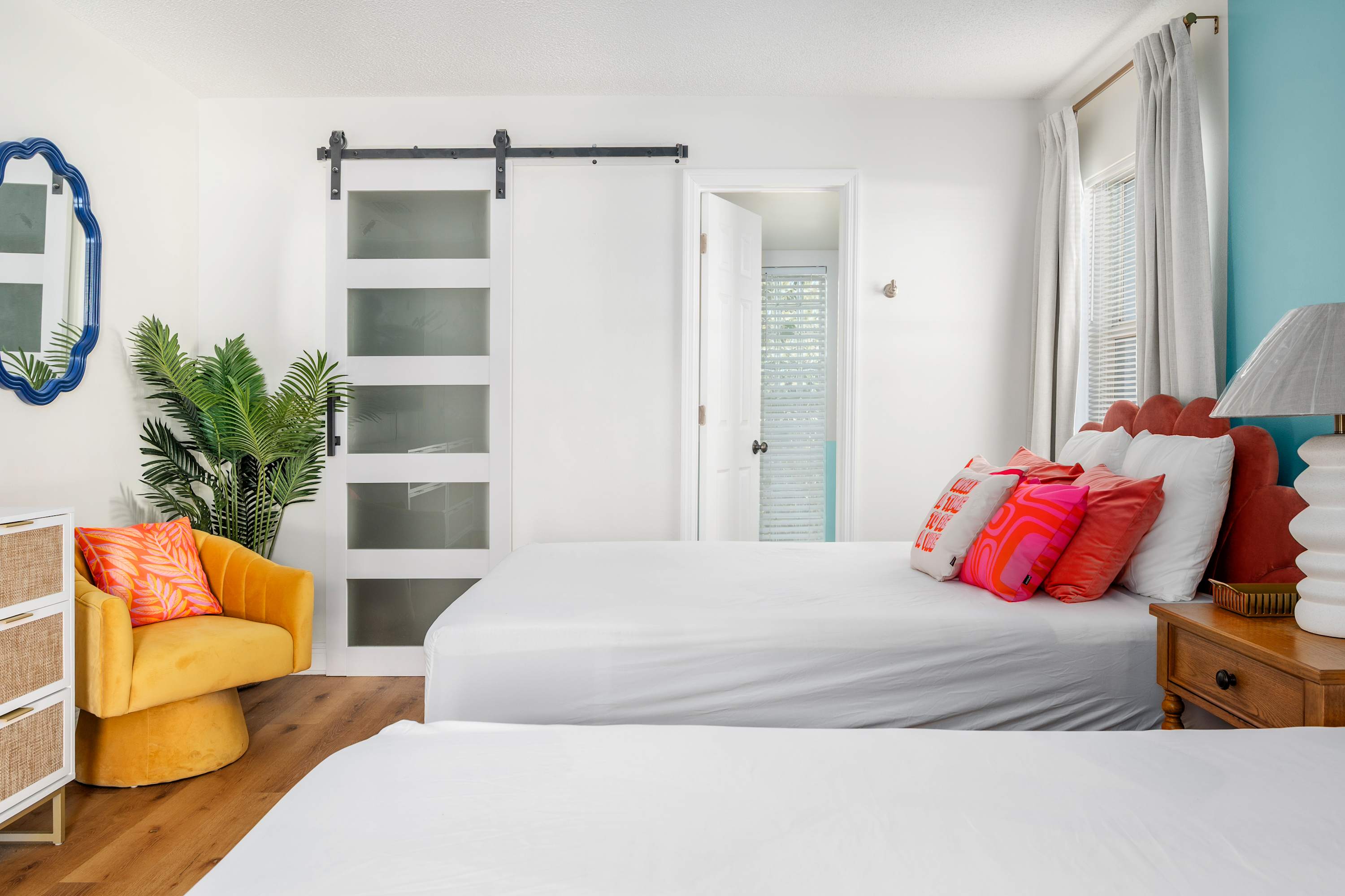 Tropical pop art getaway w Pool & Game Room