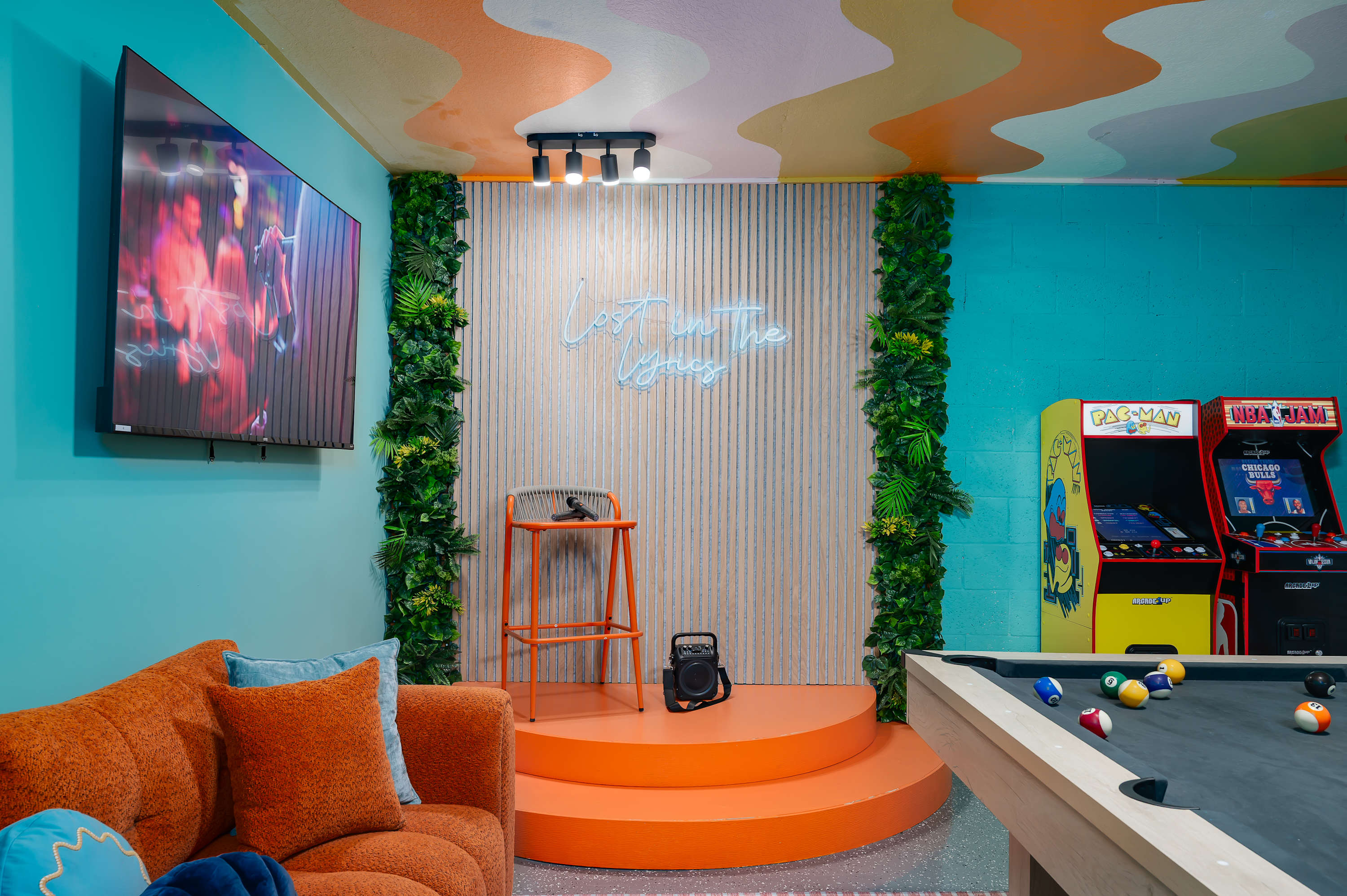 Relaxed home w/ fire pit & backyard