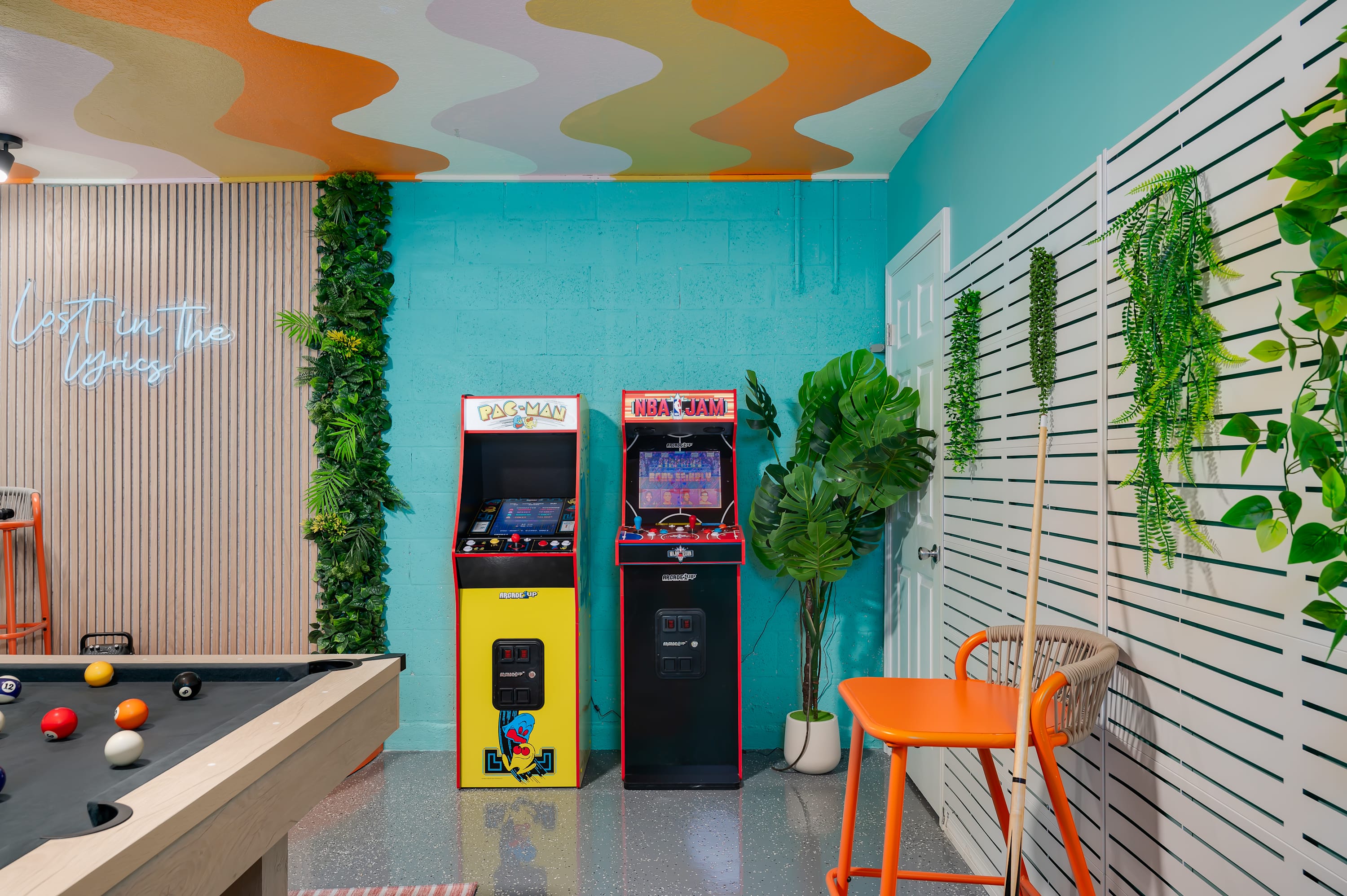 Relaxed home w/ fire pit & backyard