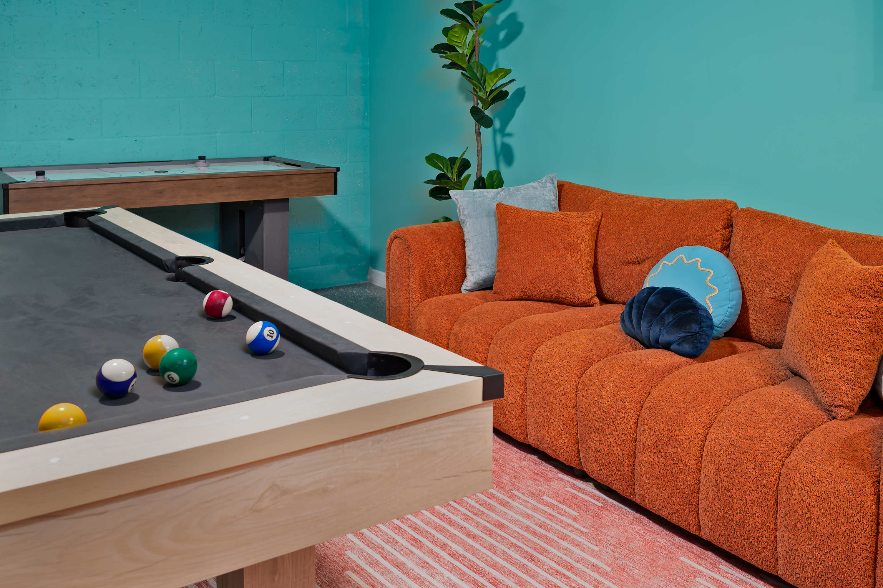 Relaxed home w/ fire pit & backyard