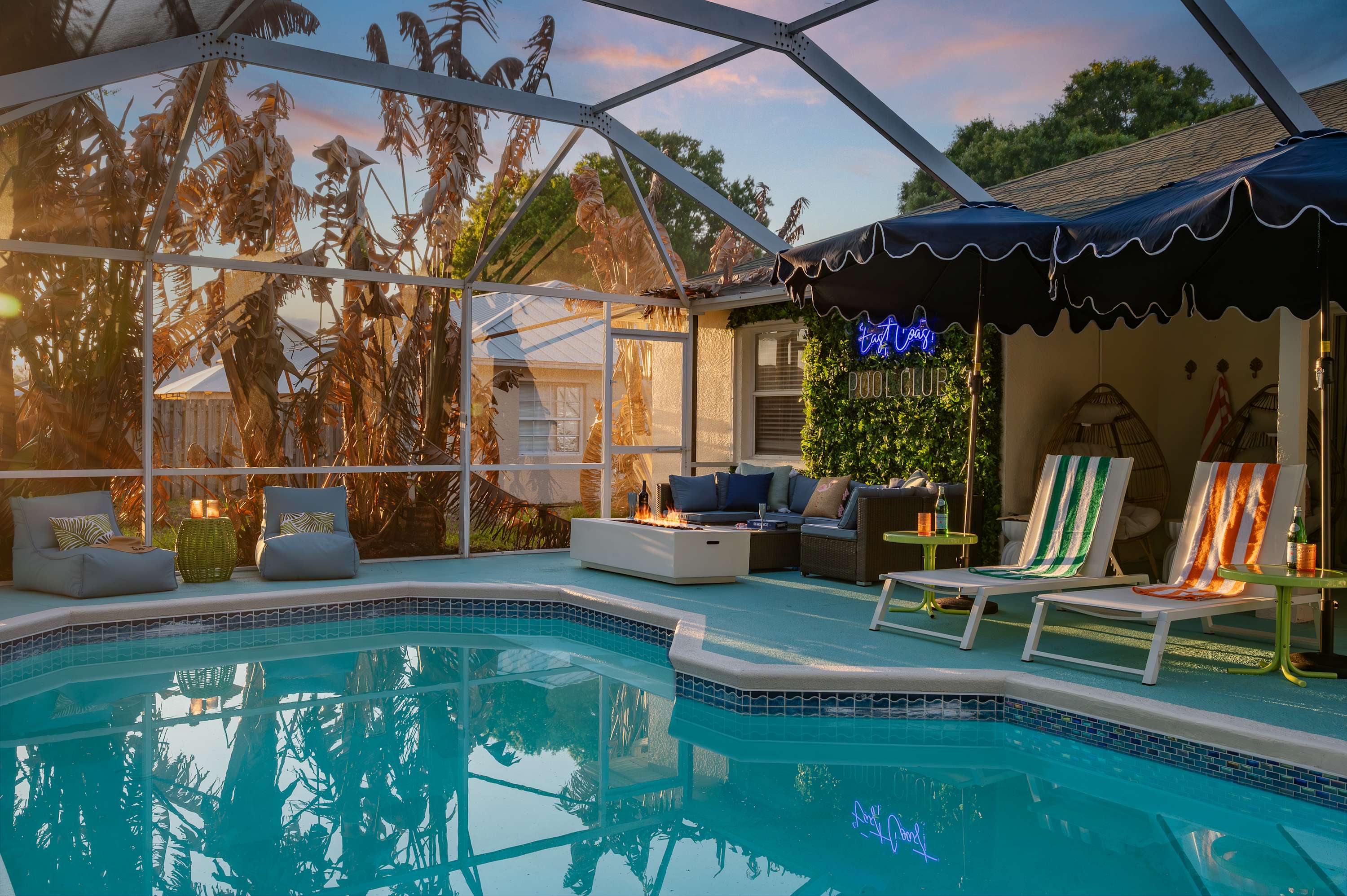 Relaxed home w/ fire pit & backyard