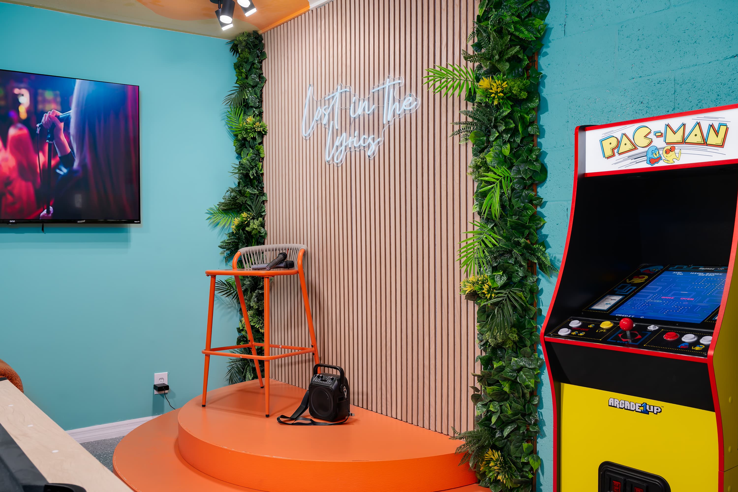 Relaxed home w/ fire pit & backyard