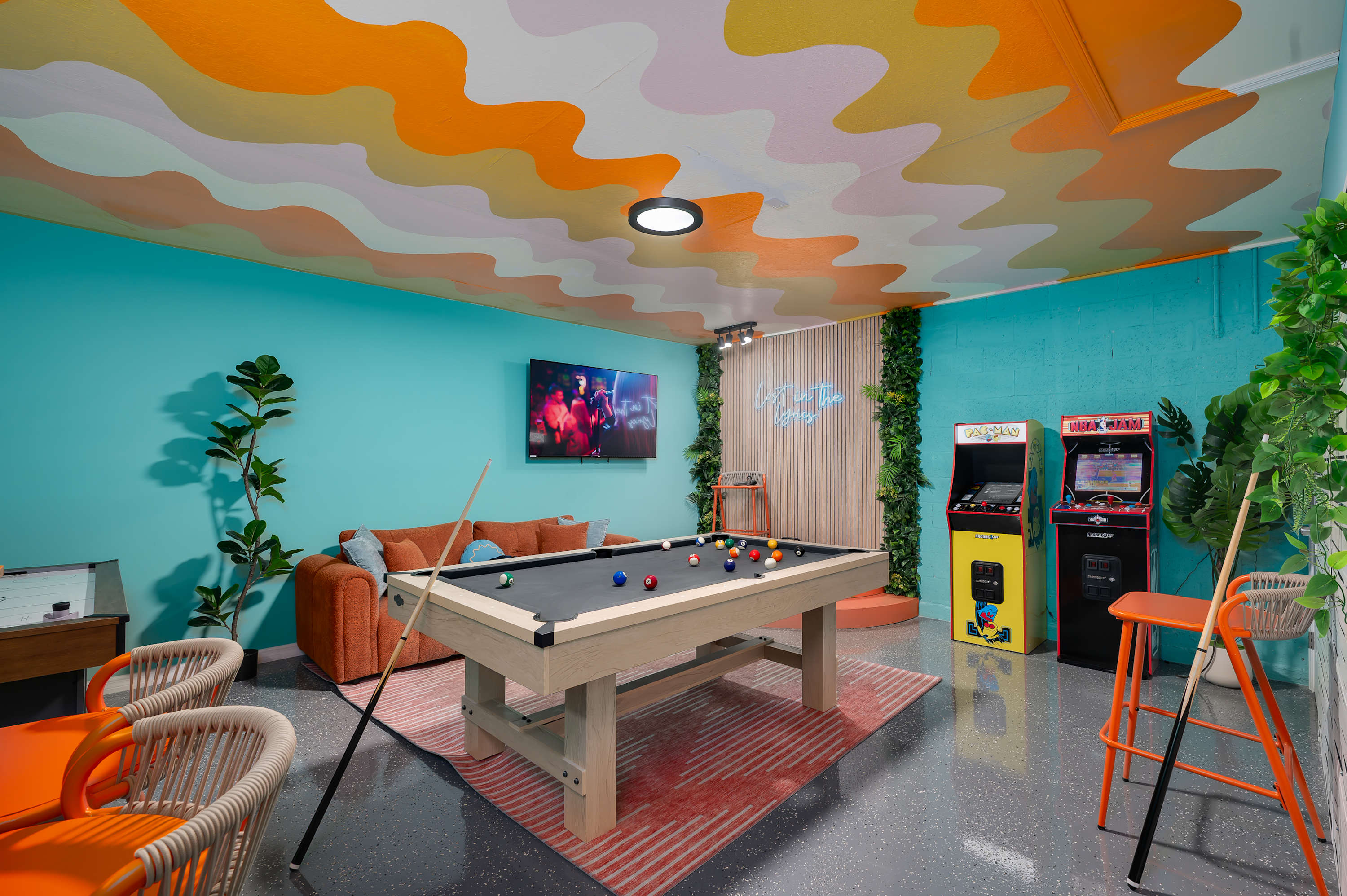 Relaxed home w/ fire pit & backyard