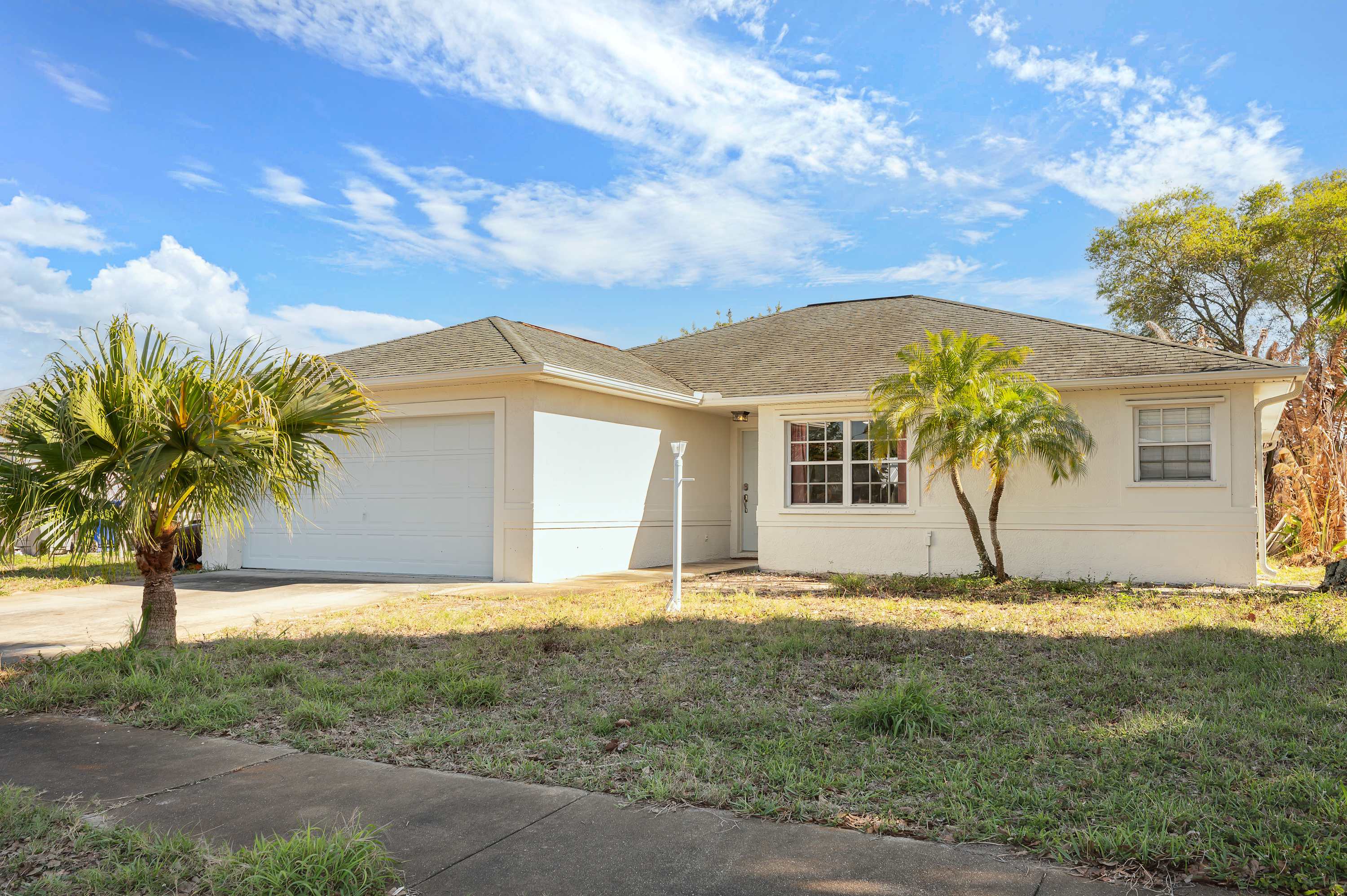 Relaxed home w/ fire pit & backyard