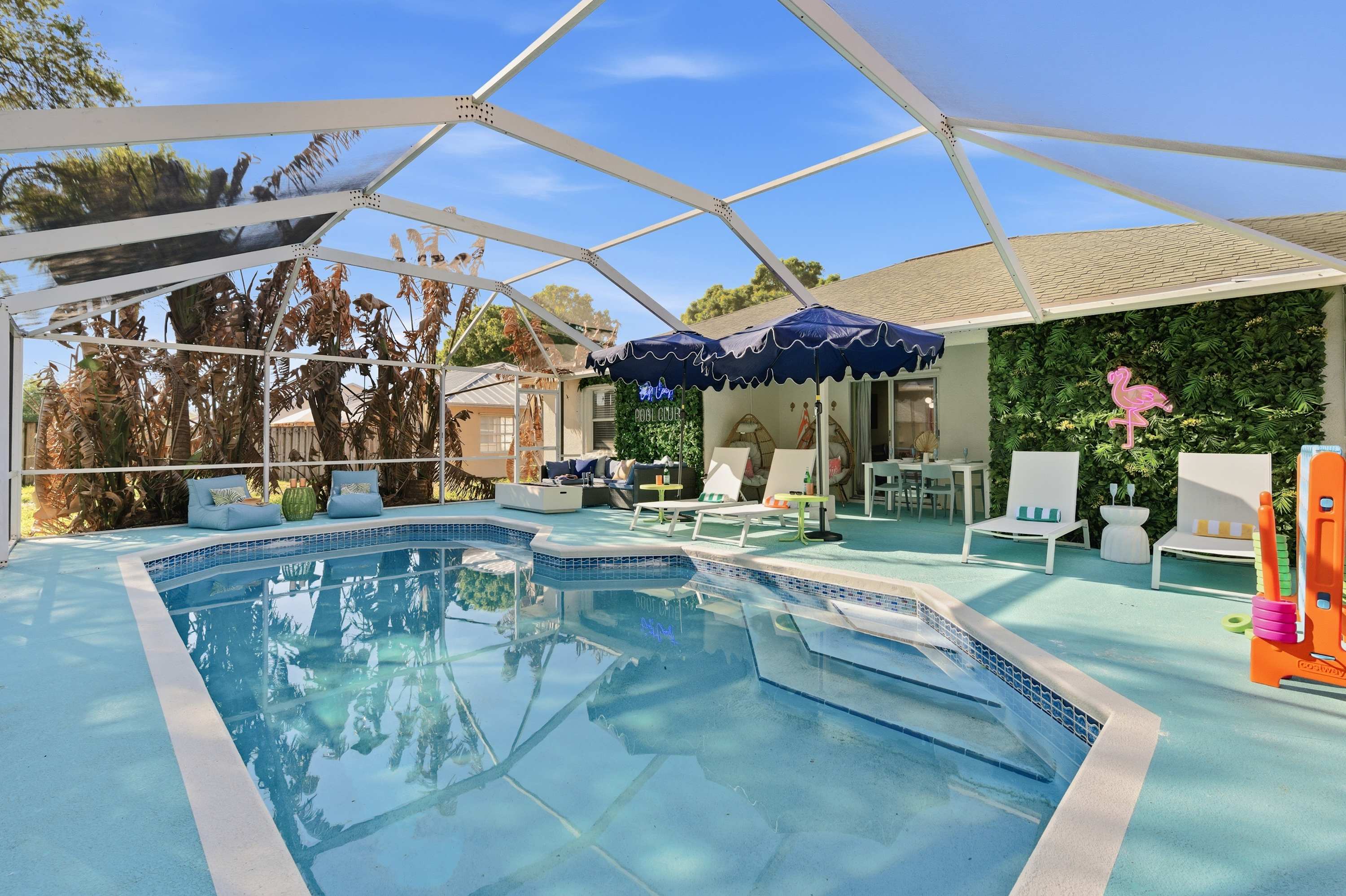 Relaxed home w/ fire pit & backyard