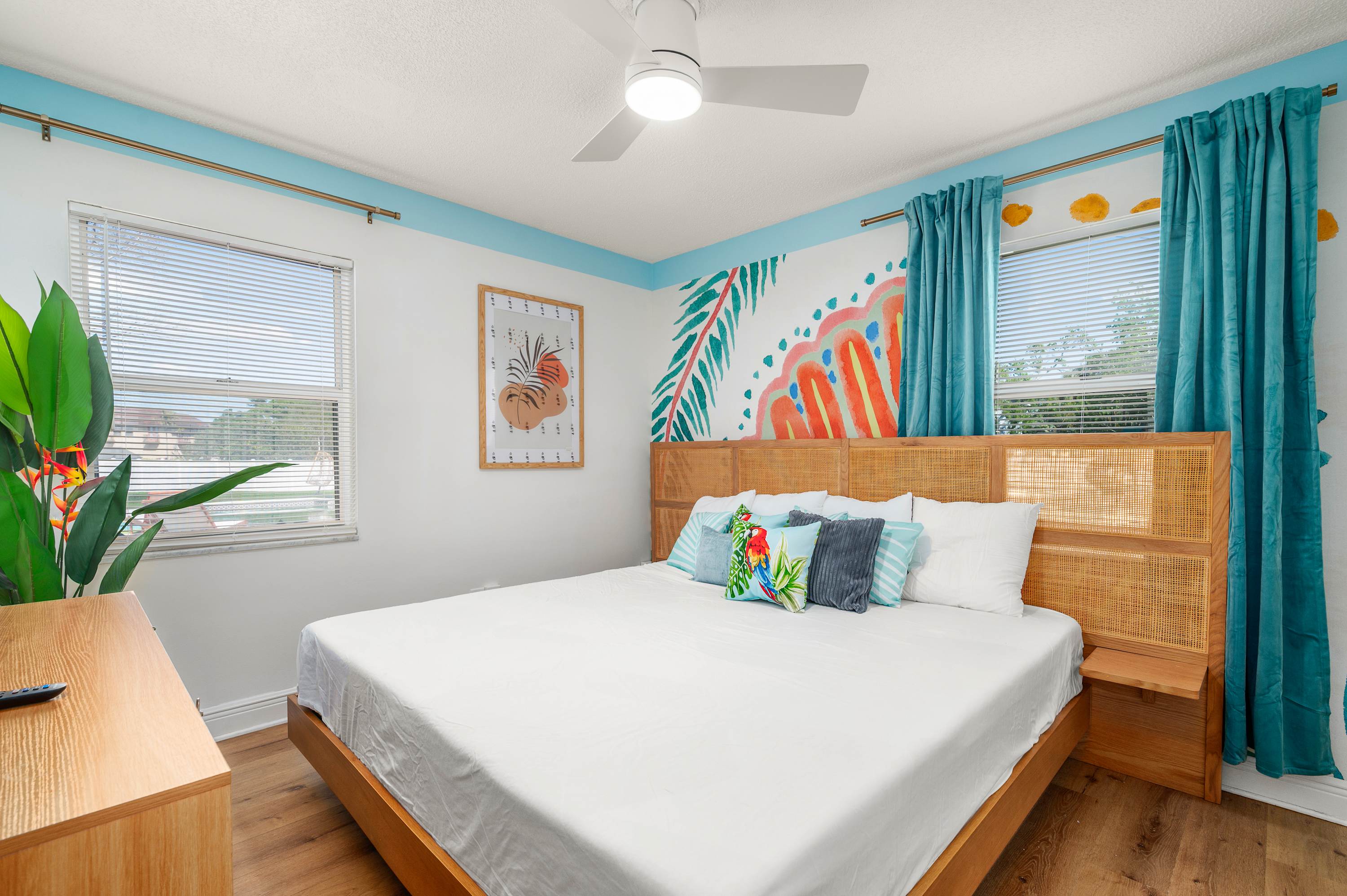 Tropical pop art getaway w Pool & Game Room