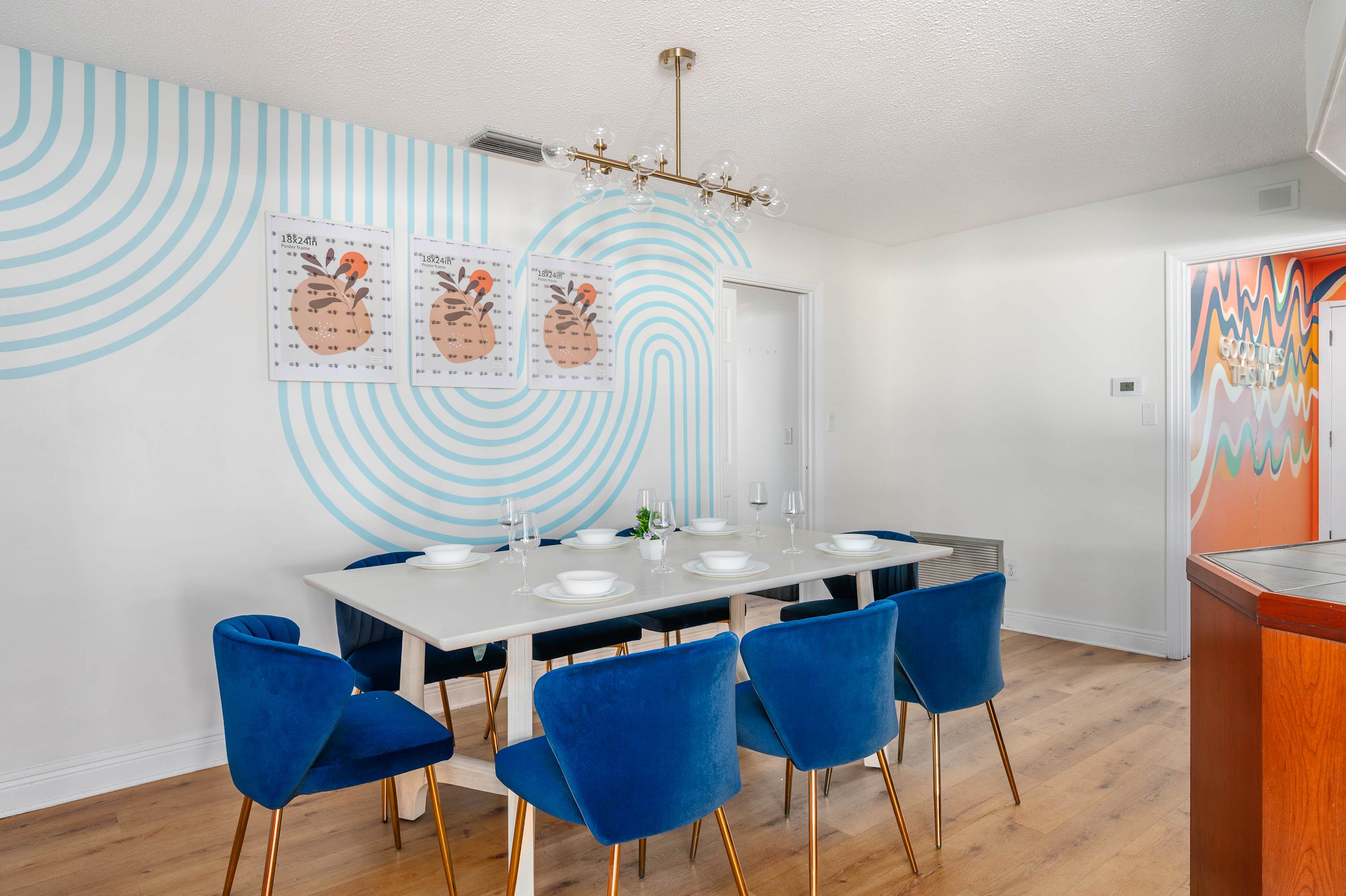 Tropical pop art getaway w Pool & Game Room