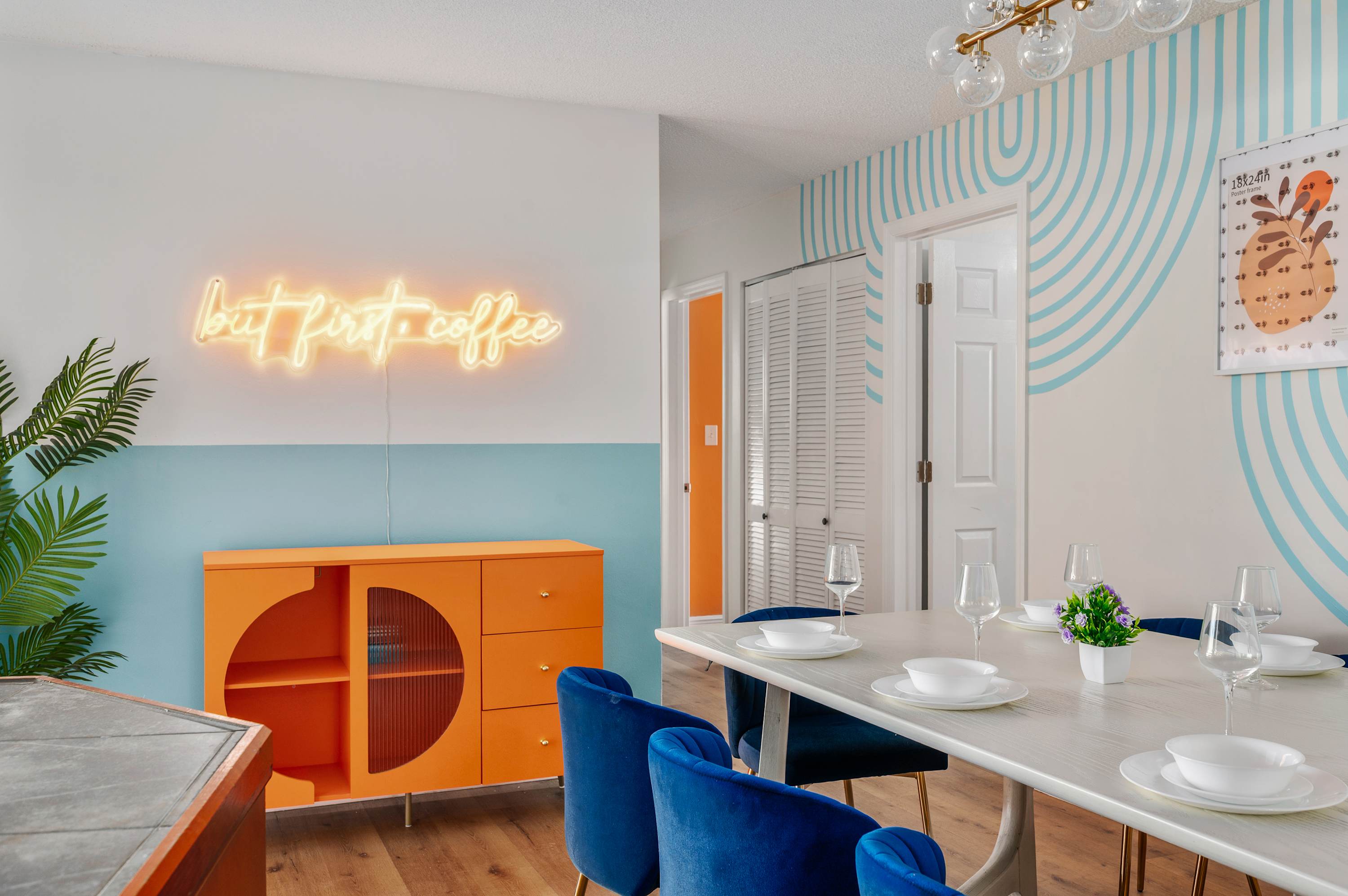 Tropical pop art getaway w Pool & Game Room