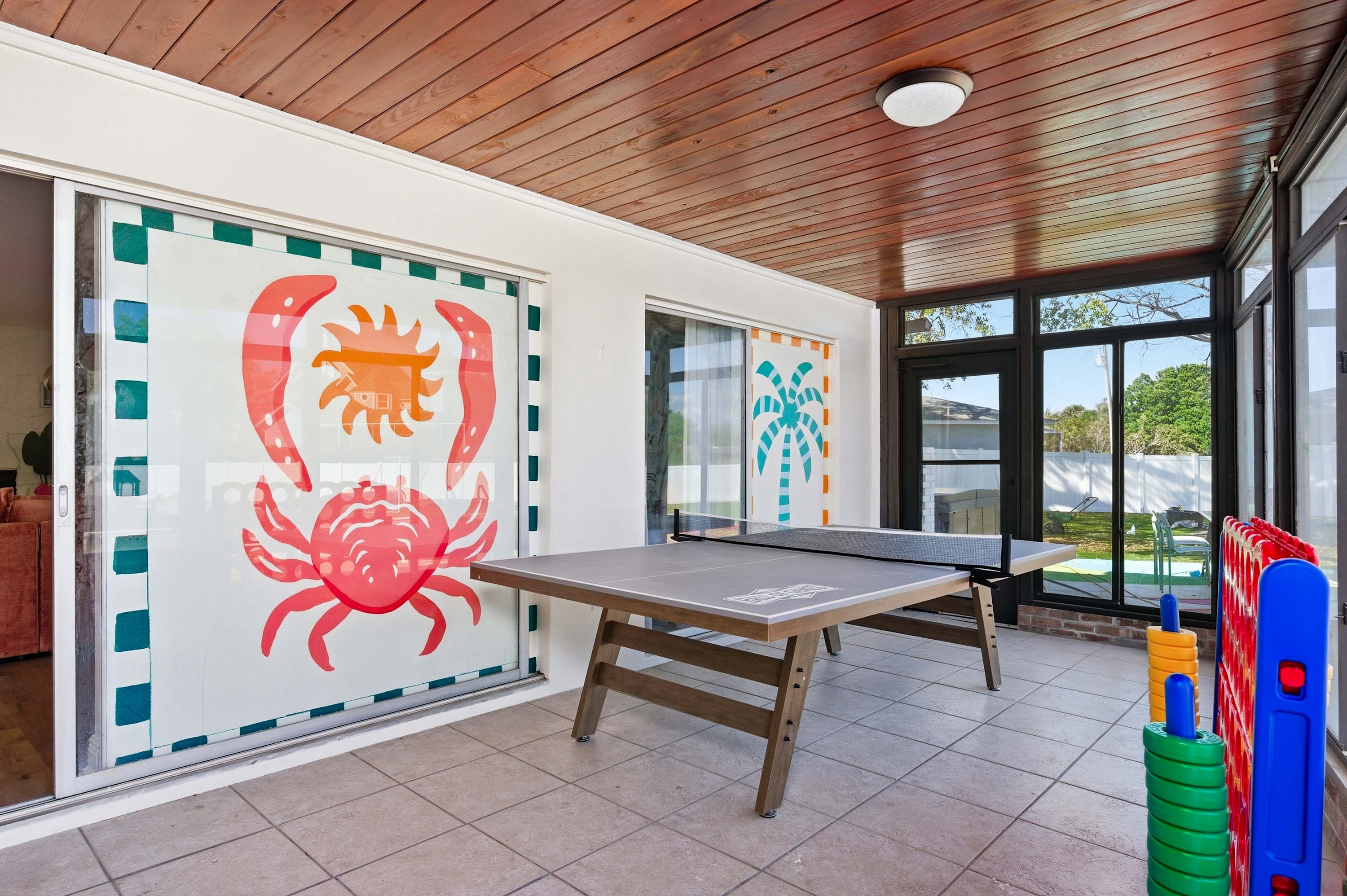 Tropical pop art getaway w Pool & Game Room