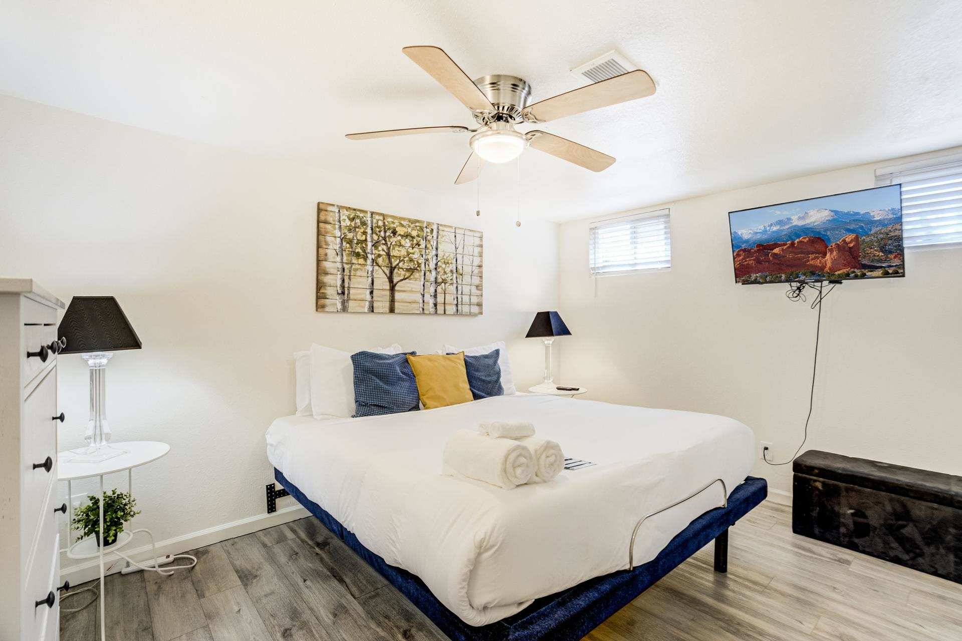 Modern 3BR Retreat Near Garden of Gods, Sleeps 7 3