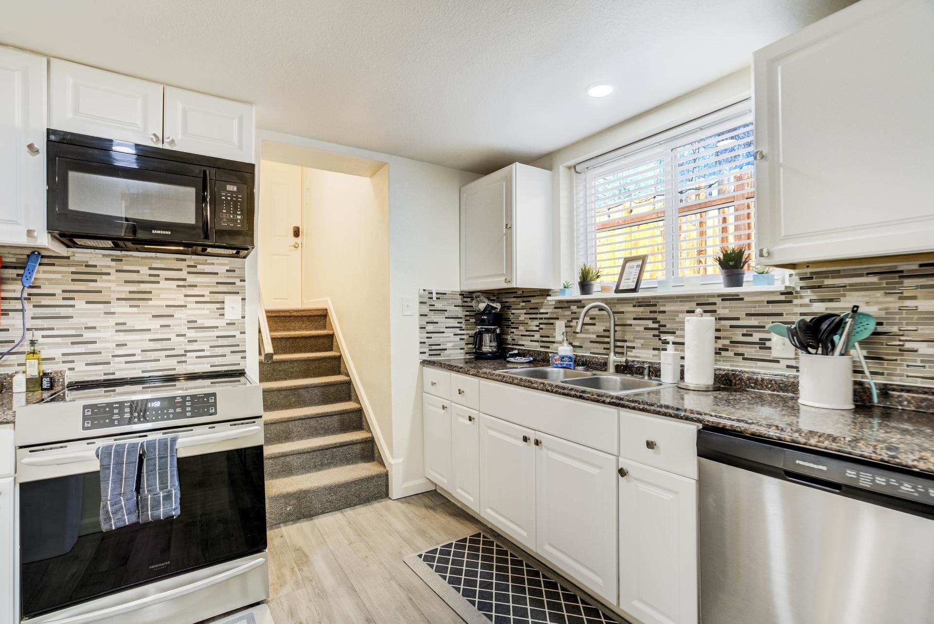 Modern 3BR Retreat Near Garden of Gods, Sleeps 7 5