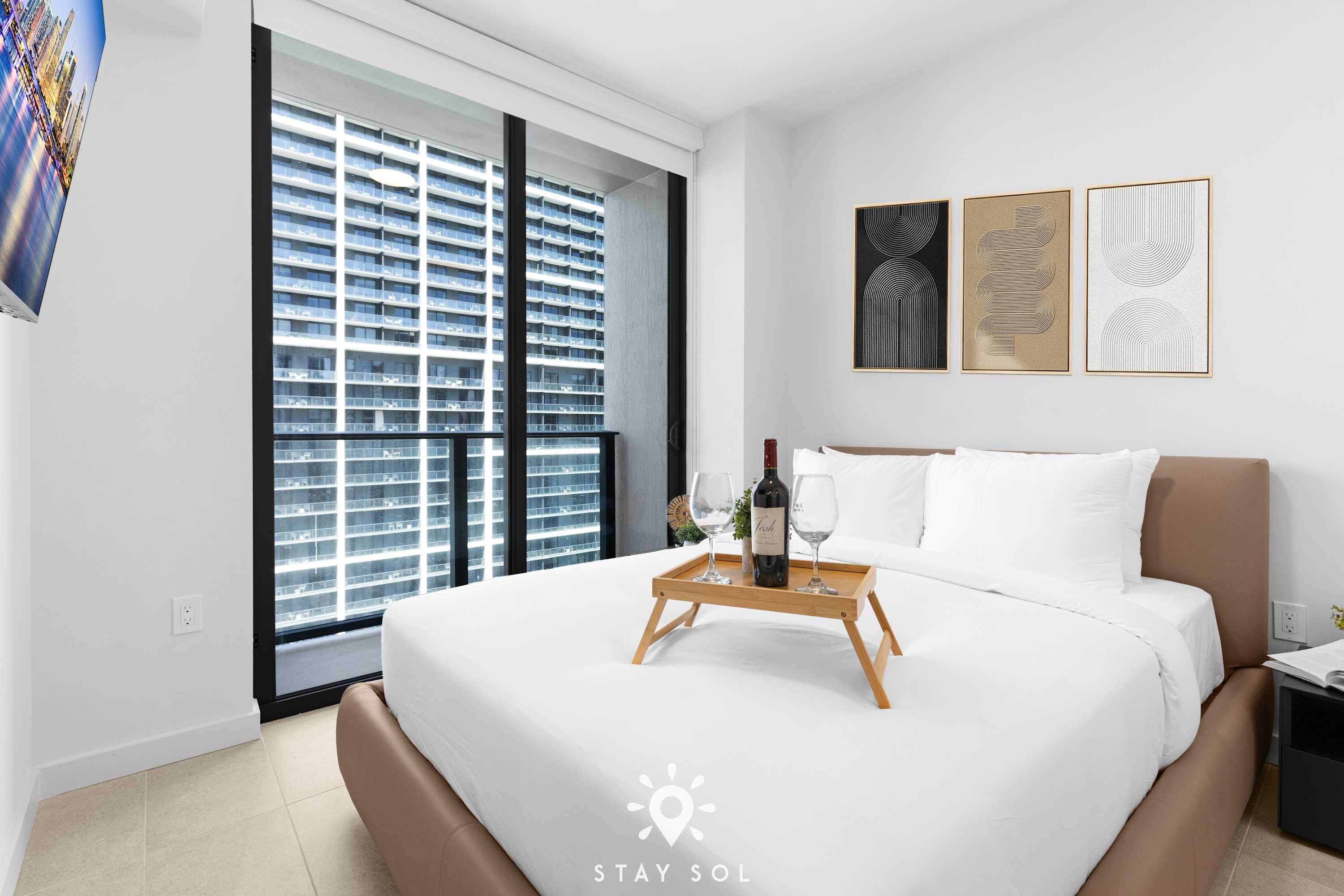 Modern 1BR and Den Miami + Amazing Pool