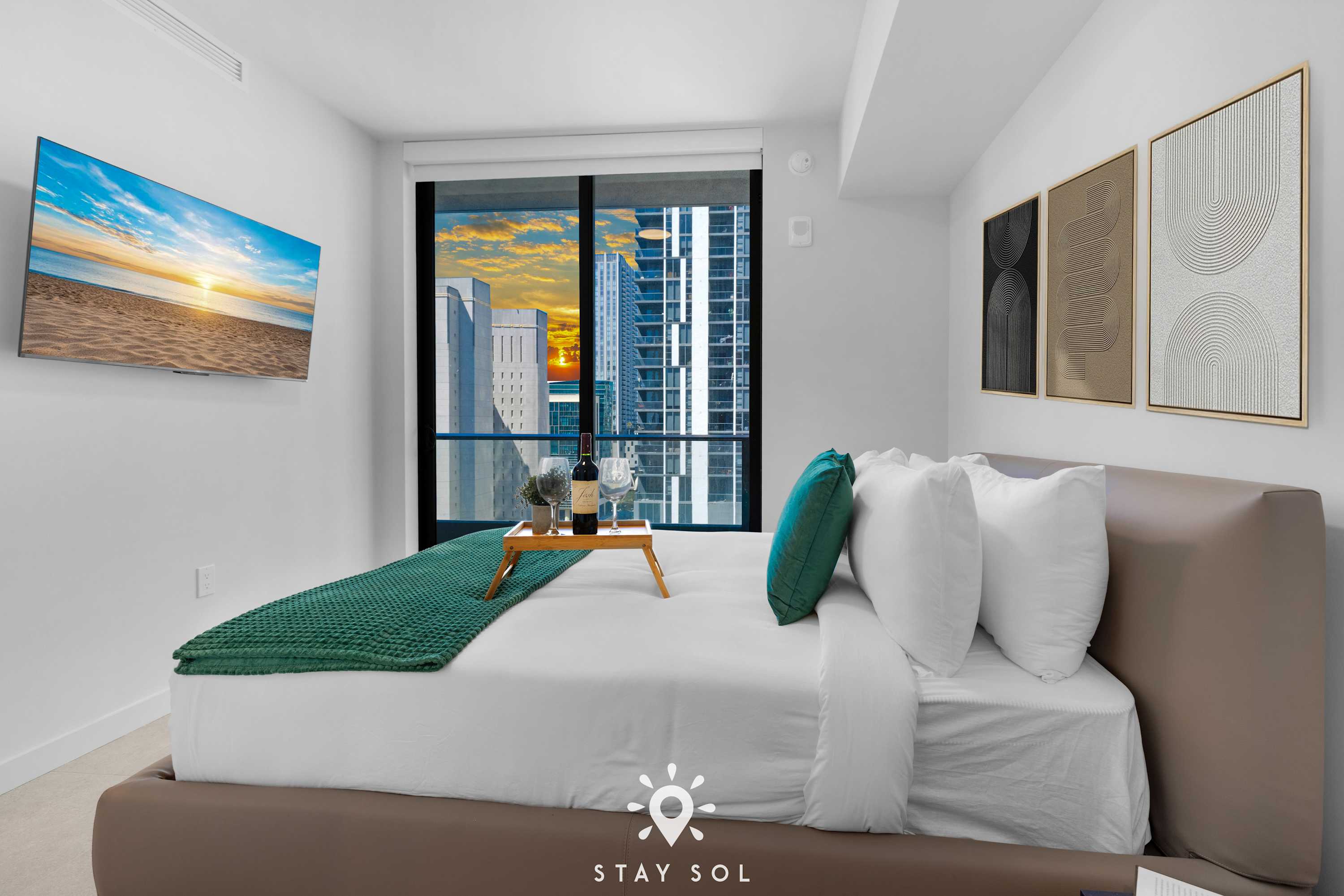 Rooftop Sunsets in Modern 1BR in Downtown