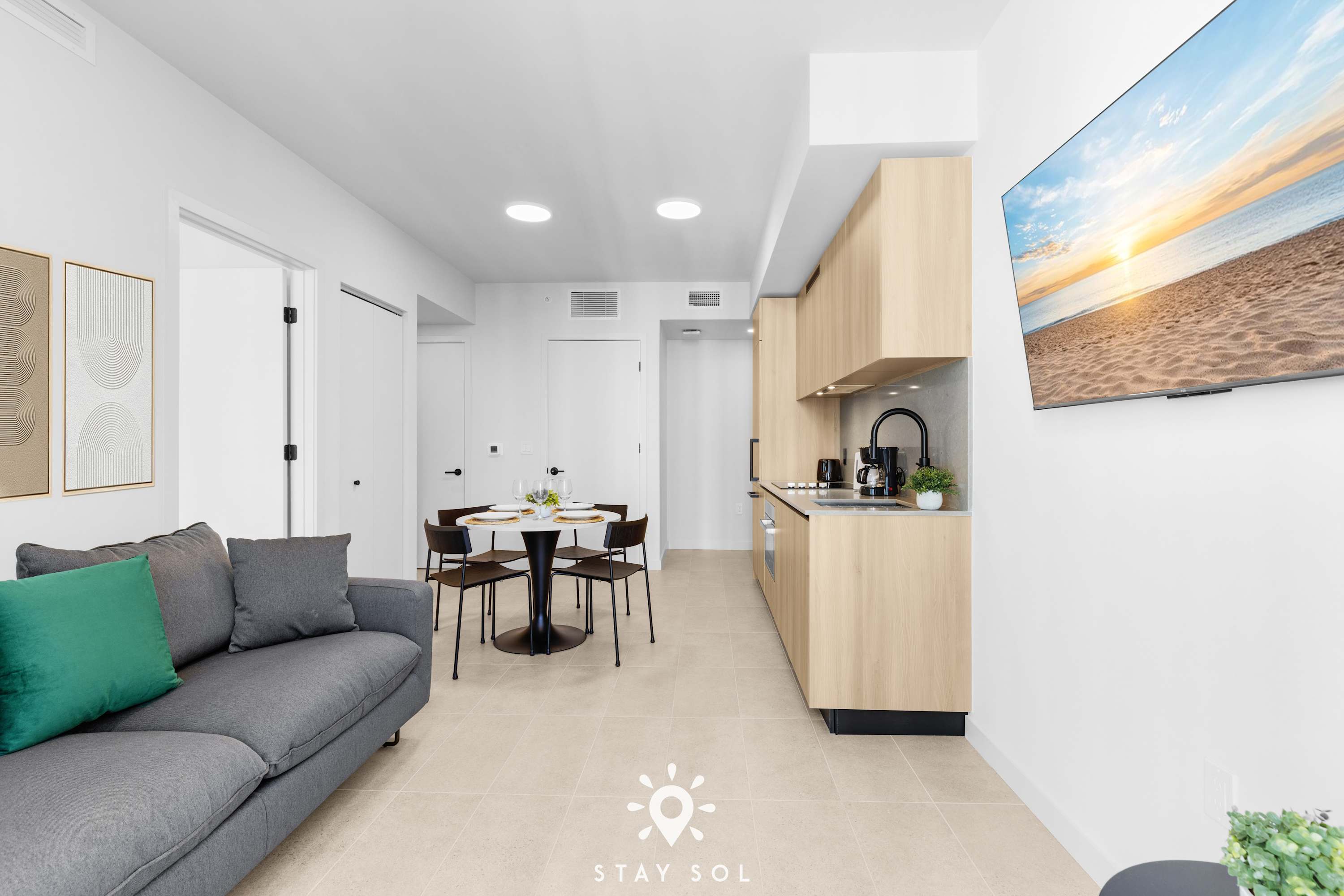 Rooftop Sunsets in Modern 1BR in Downtown