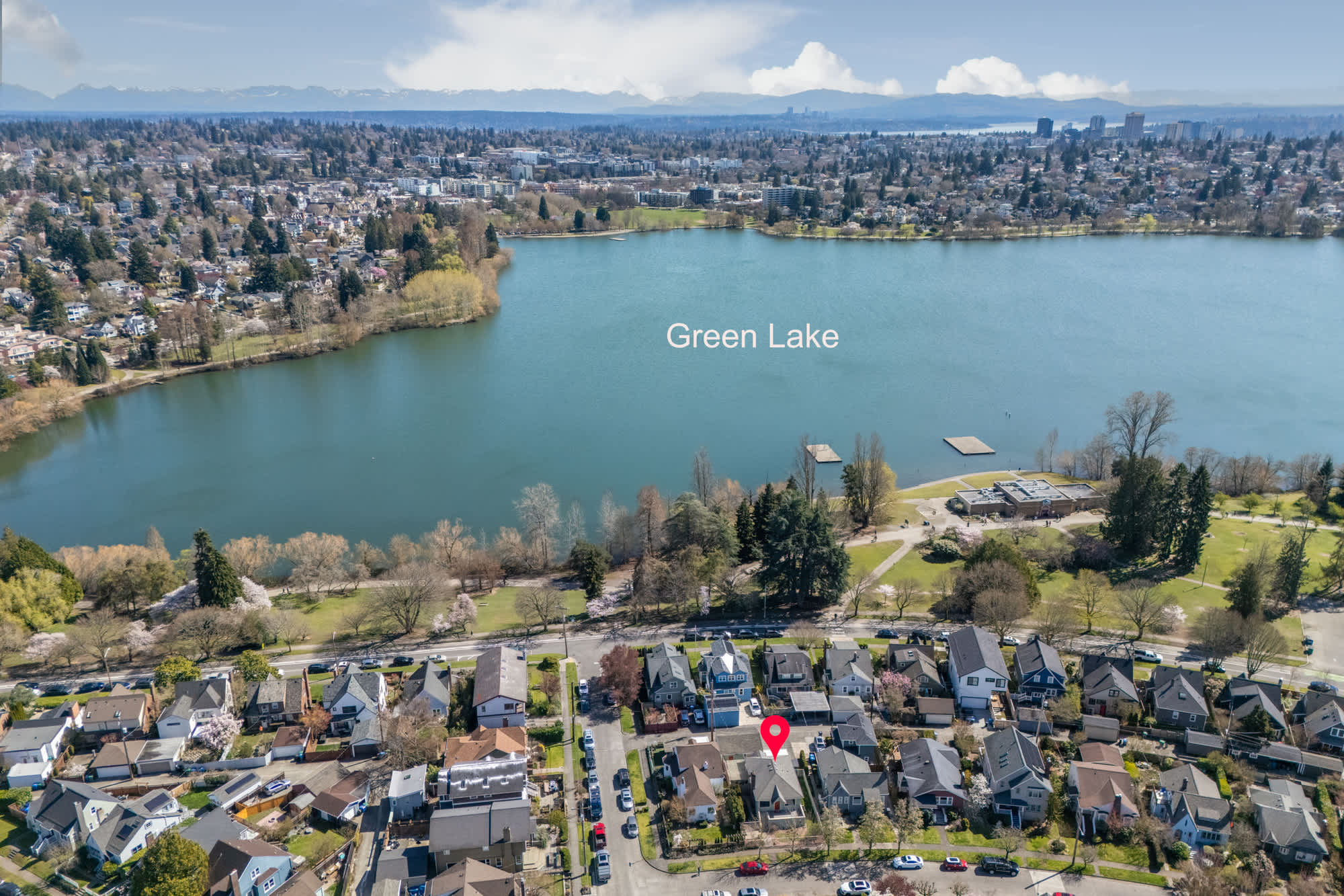 4B Pet-friendly Home by Green Lake in Seattle, WA