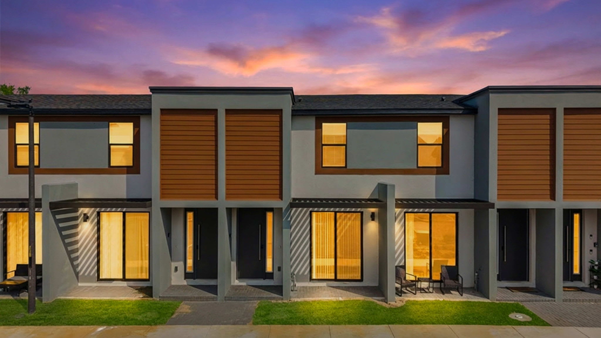 Family 3BR townhouse w/ pool & balcony
