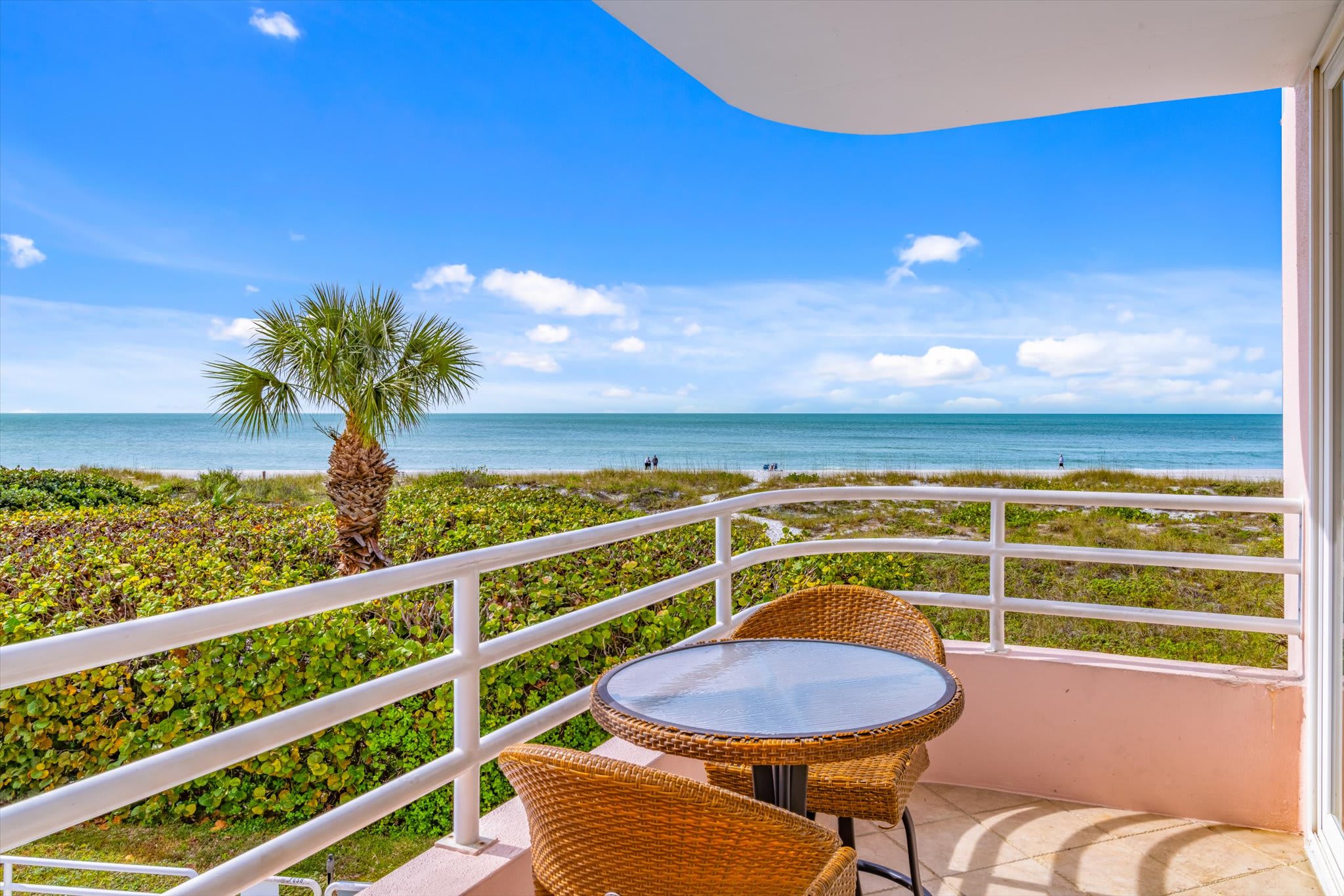 Panoramic Ocean View Condo & Direct Beach Access