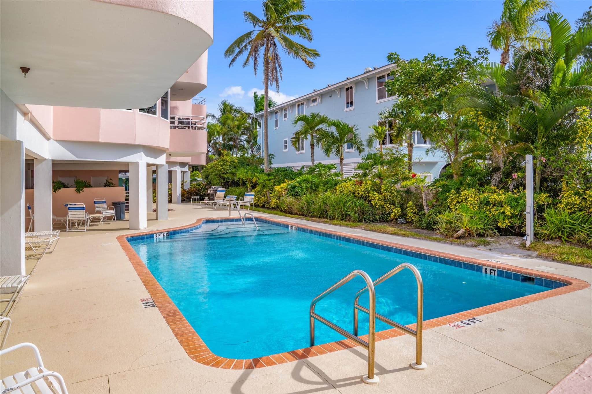 Panoramic Ocean View Condo & Direct Beach Access