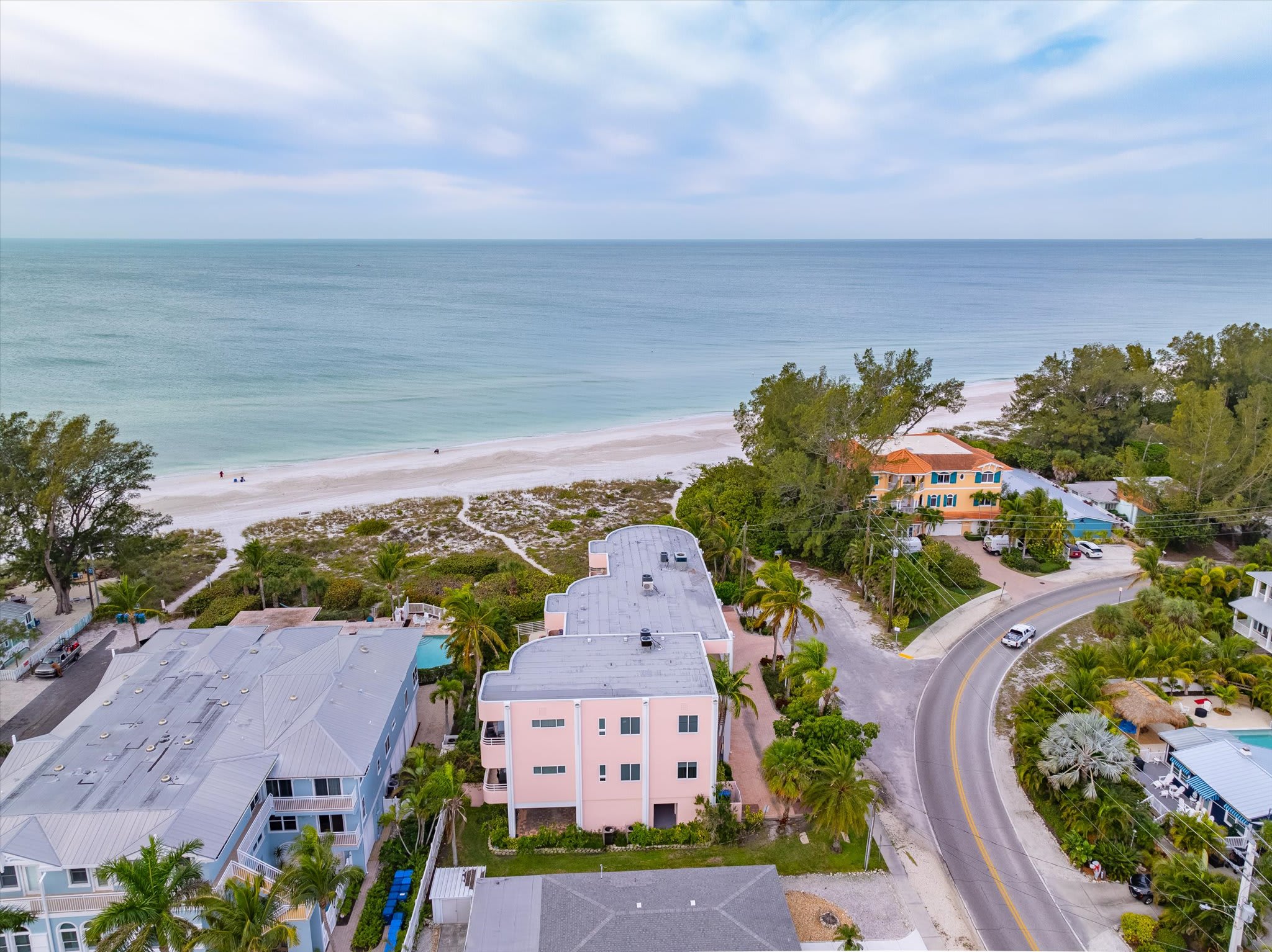Panoramic Ocean View Condo & Direct Beach Access