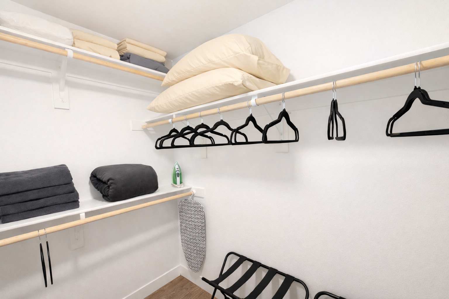Modern Apartment w/ Pool, Gym & 10 Min to Disney