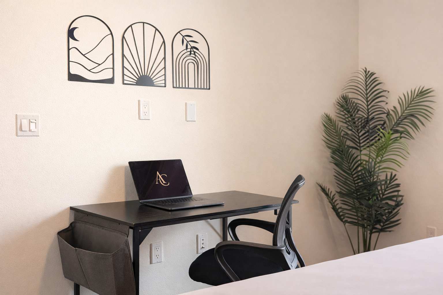 Modern Apartment w/ Pool, Gym & 10 Min to Disney