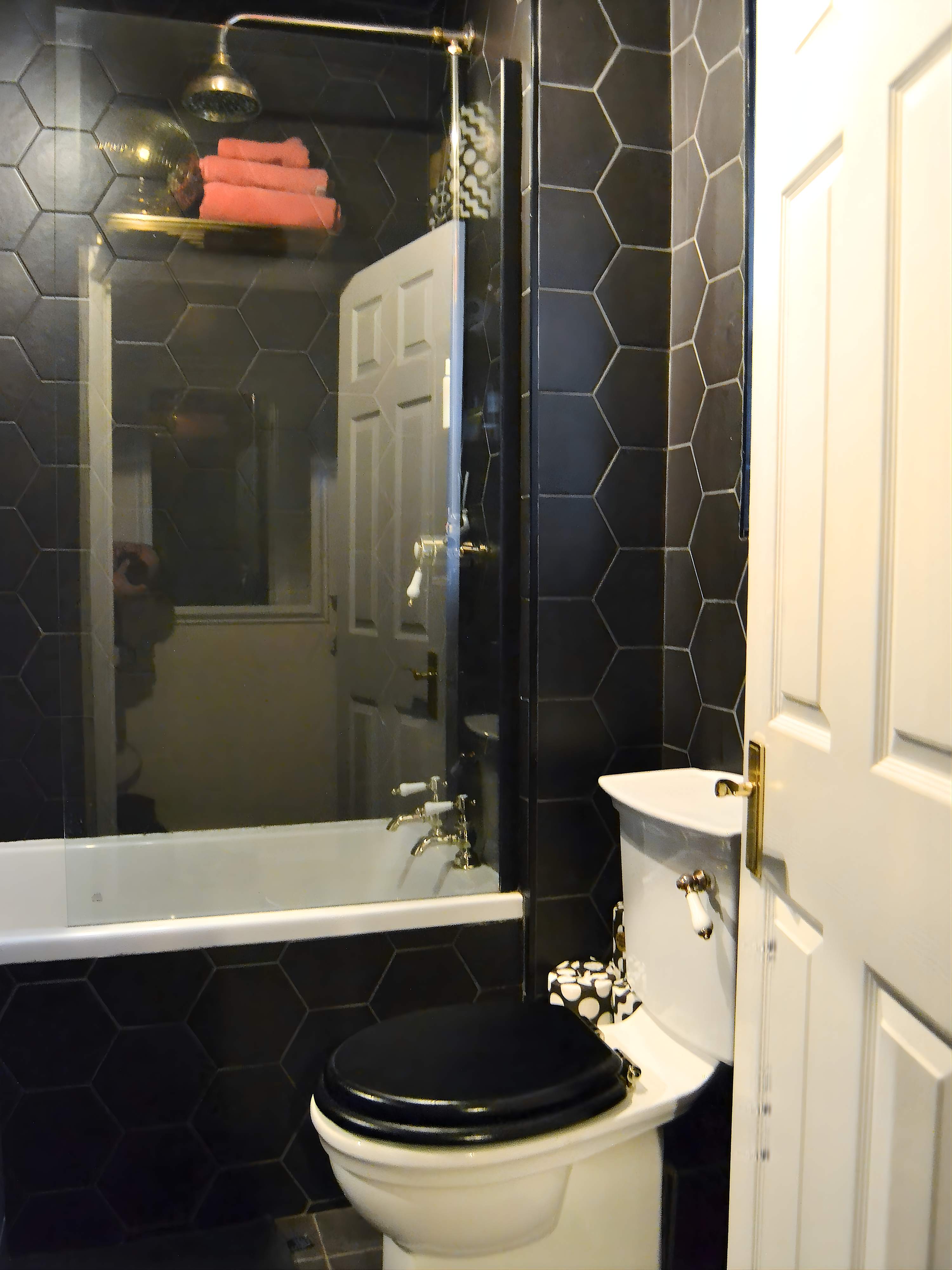 Boho Boutique Hideaway in Flat 26 Linden Court, Frithville Gardens W12 7JJ - Property image 18 - VivreStays