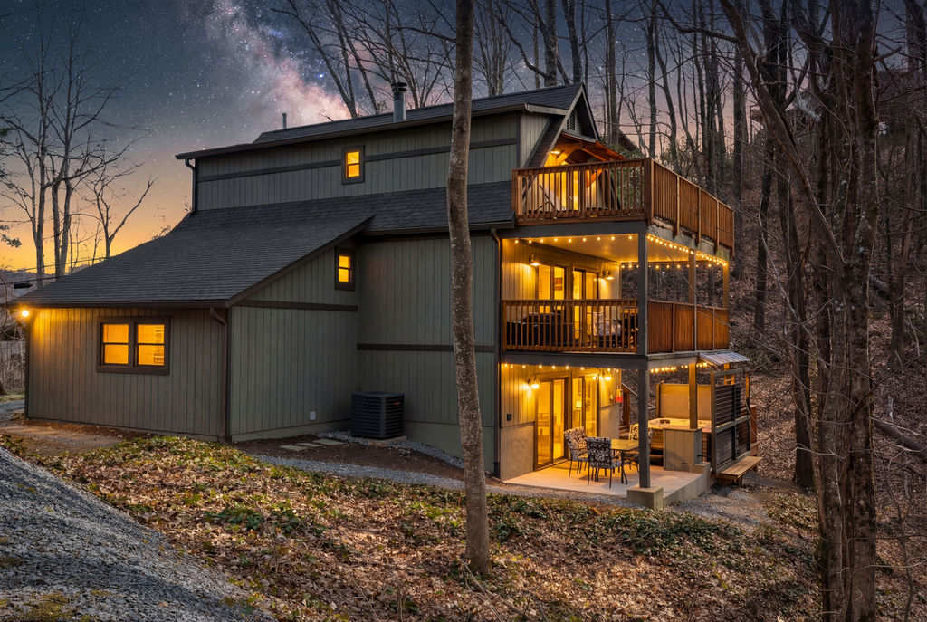 3 Miles to Town and GSMNP • Wooded Views • HotTub — Gatlinburg, TN — vacation rental
