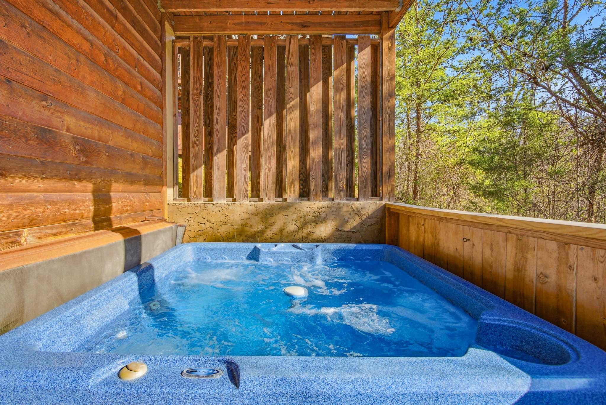 Cabin Retreat Near Parkway, Hot Tub, Pool Table โ Pigeon Forge, TN โ vacation rental