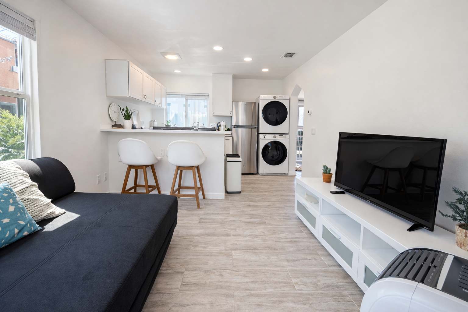 Newly Redone Bayview Apt Steps to Bay & Boardwalk