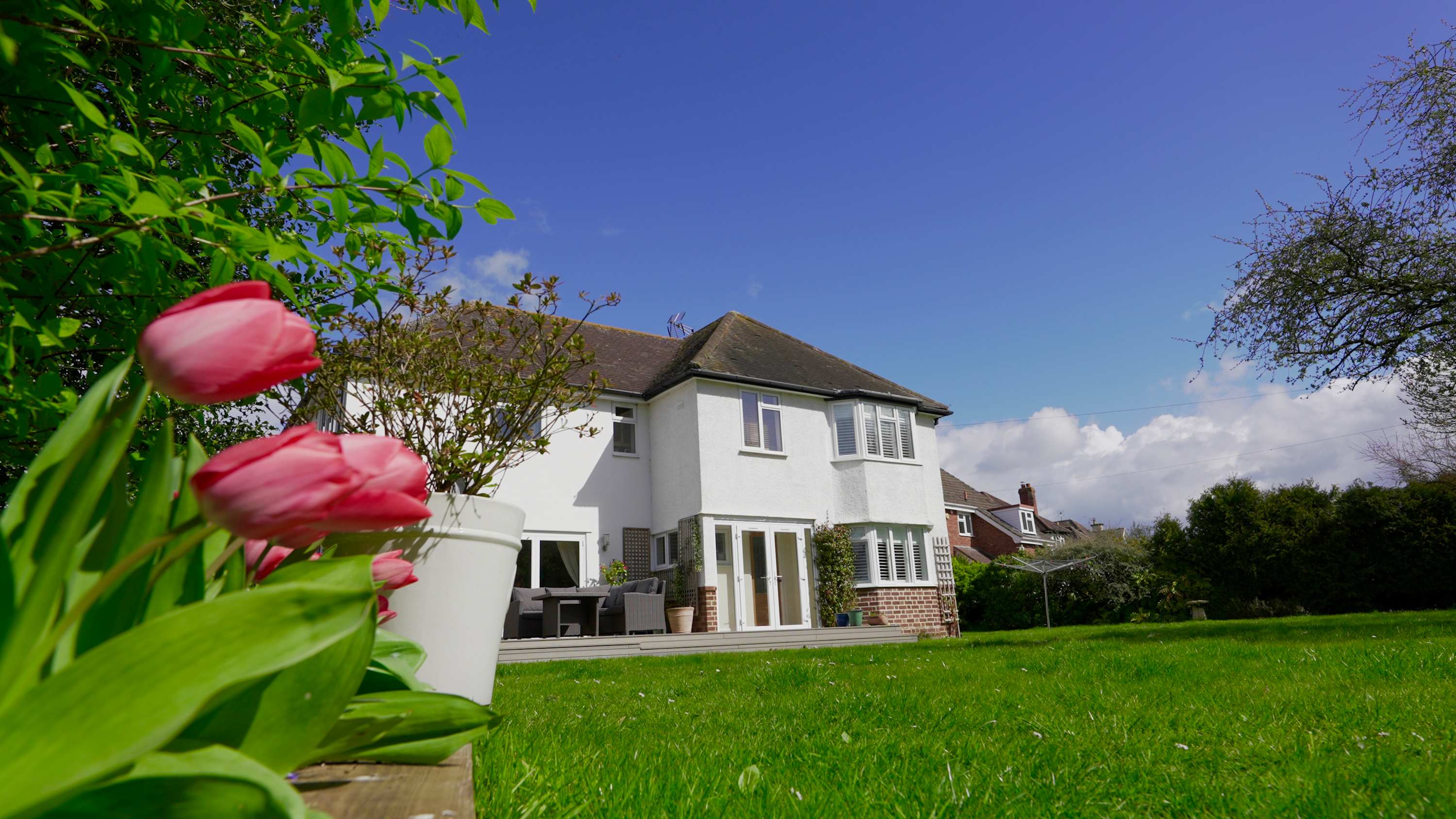 Spacious Home in the Cotswolds, Parking & Garden