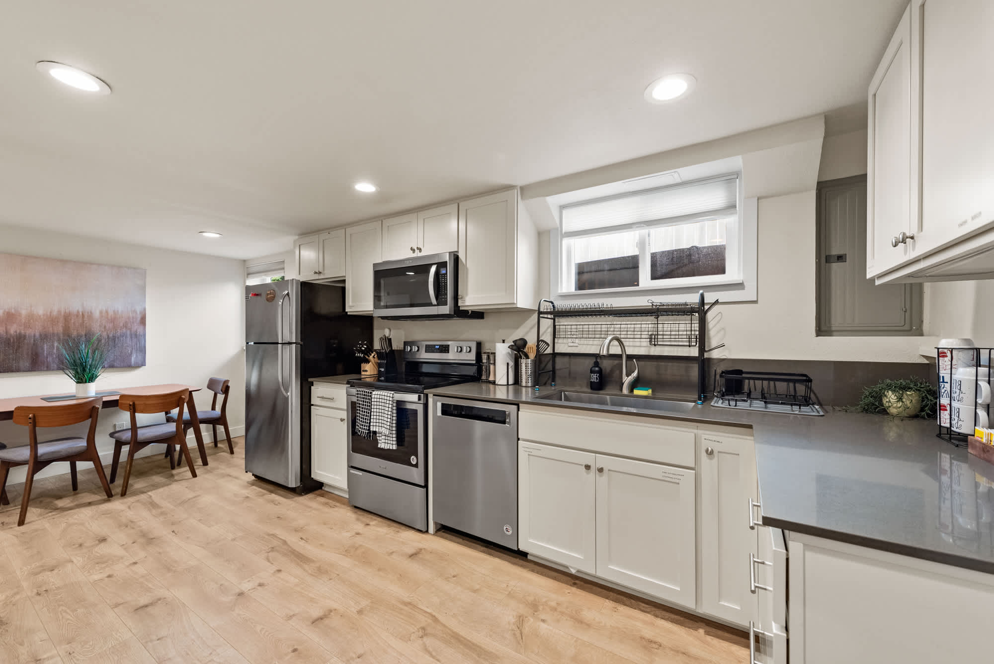 Green Lake's 2B Lower Unit with Parking in Seattle, WA