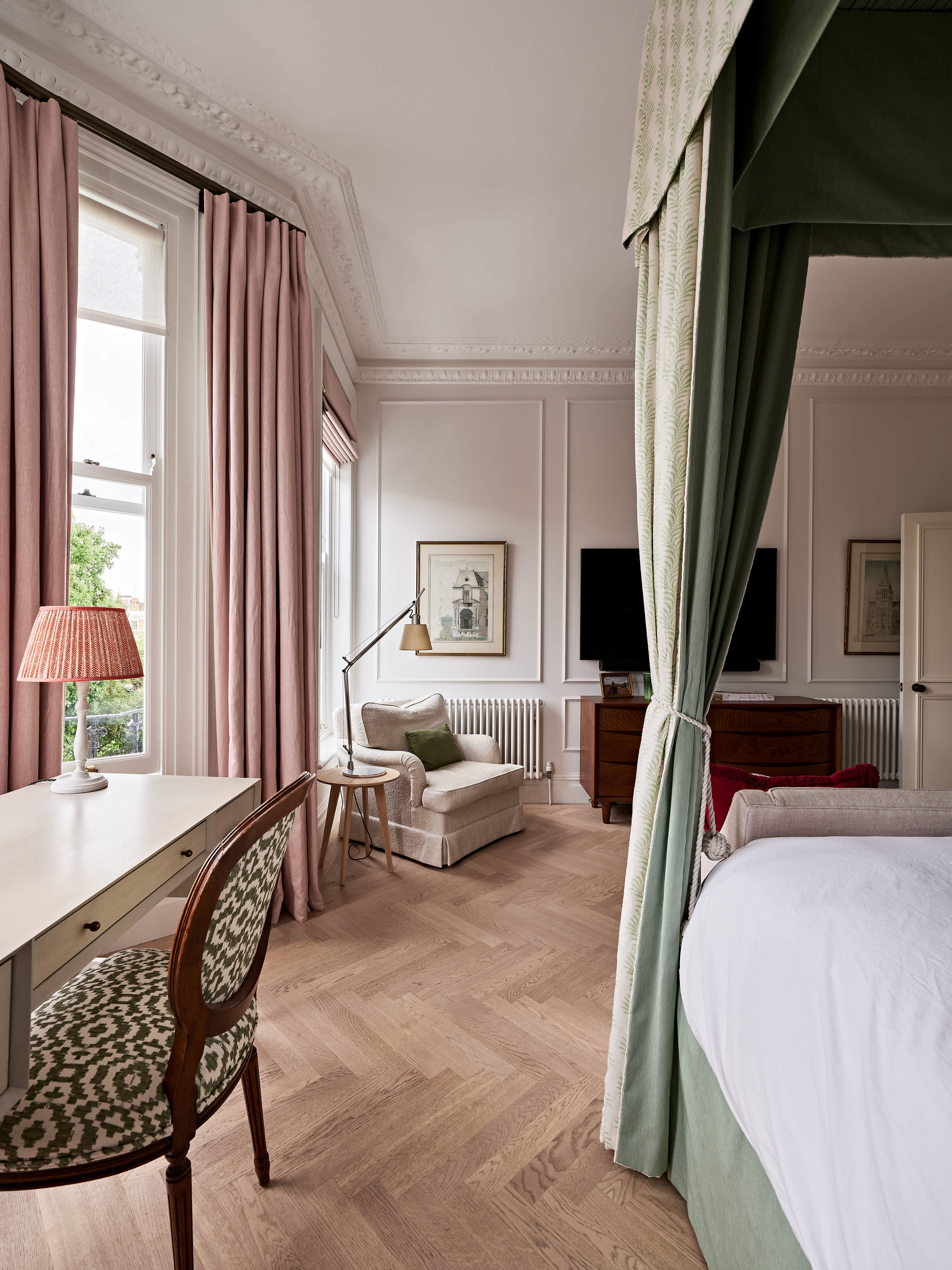 Grand 6 bed Home in Holland Park With Garden in Saint James's Gardens 25 W11 4RE - Property image 23 - VivreStays
