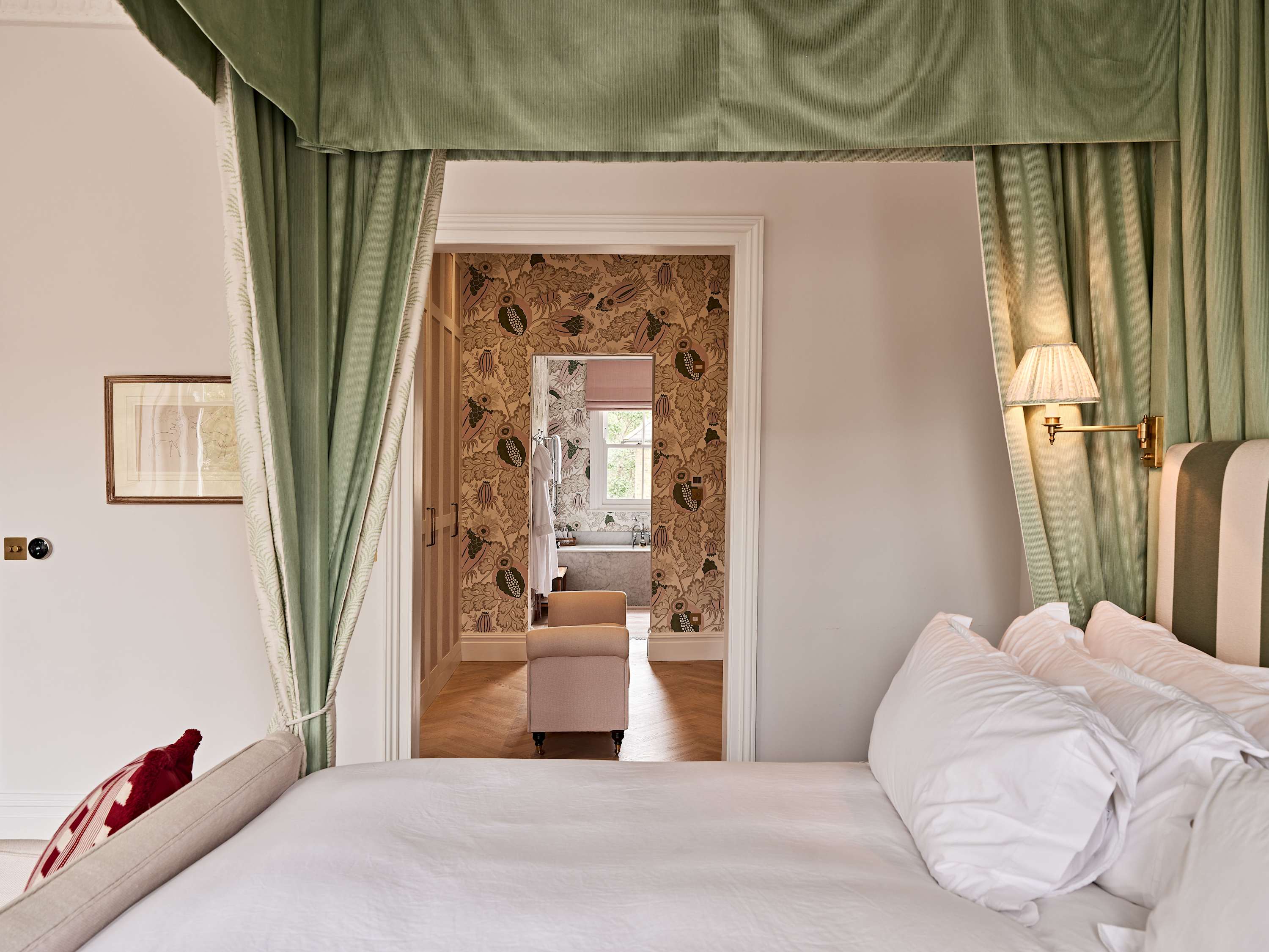 Grand 6 bed Home in Holland Park With Garden in Saint James's Gardens 25 W11 4RE - Property image 21 - VivreStays