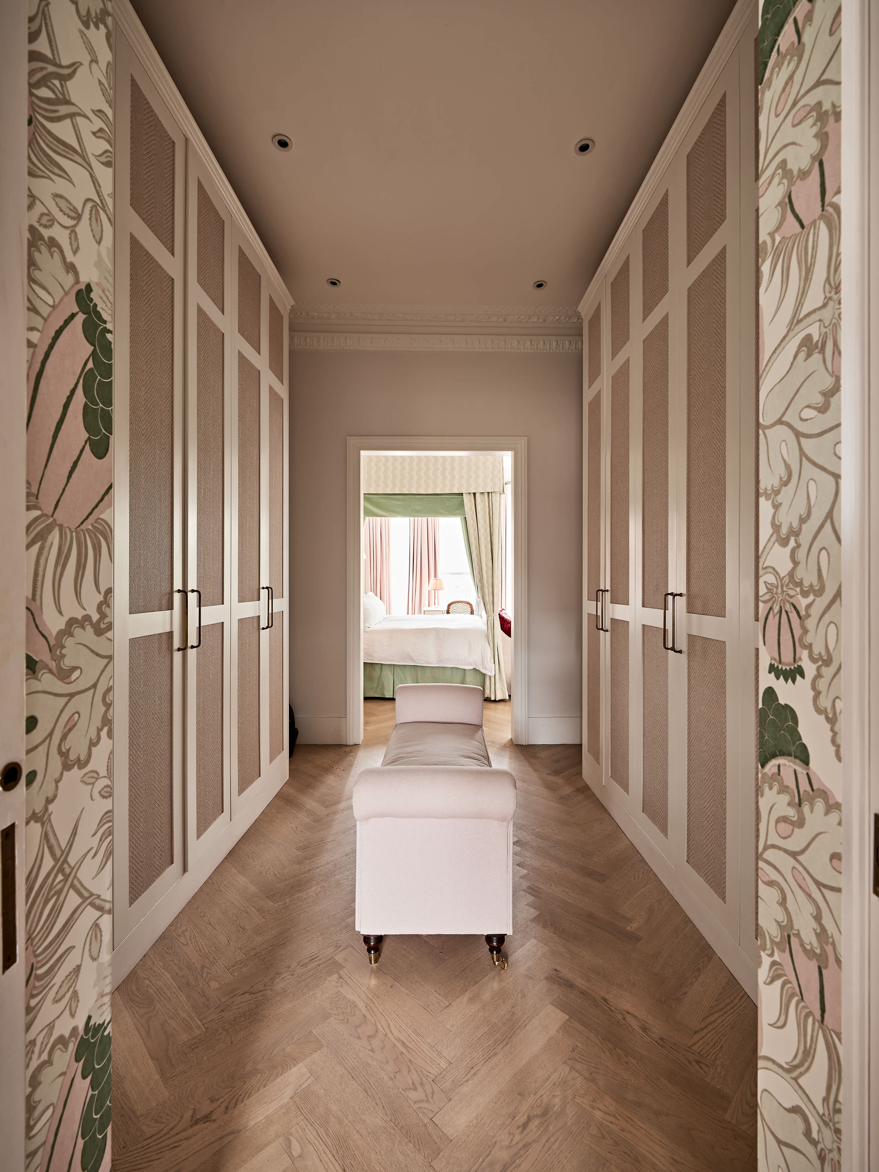 Grand 6 bed Home in Holland Park With Garden in Saint James's Gardens 25 W11 4RE - Property image 25 - VivreStays