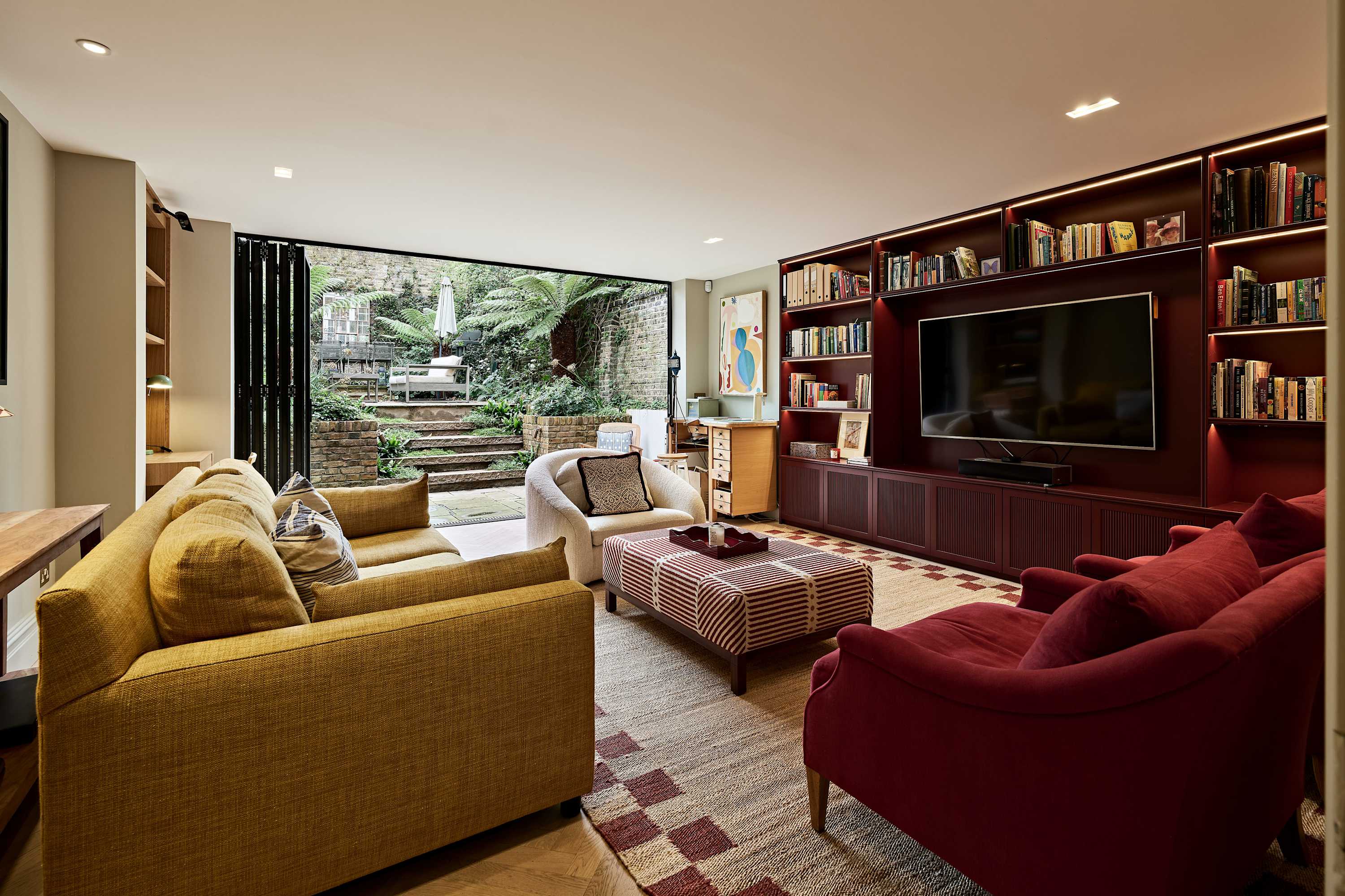 Grand 6 bed Home in Holland Park With Garden in Saint James's Gardens 25 W11 4RE - Property image 3 - VivreStays