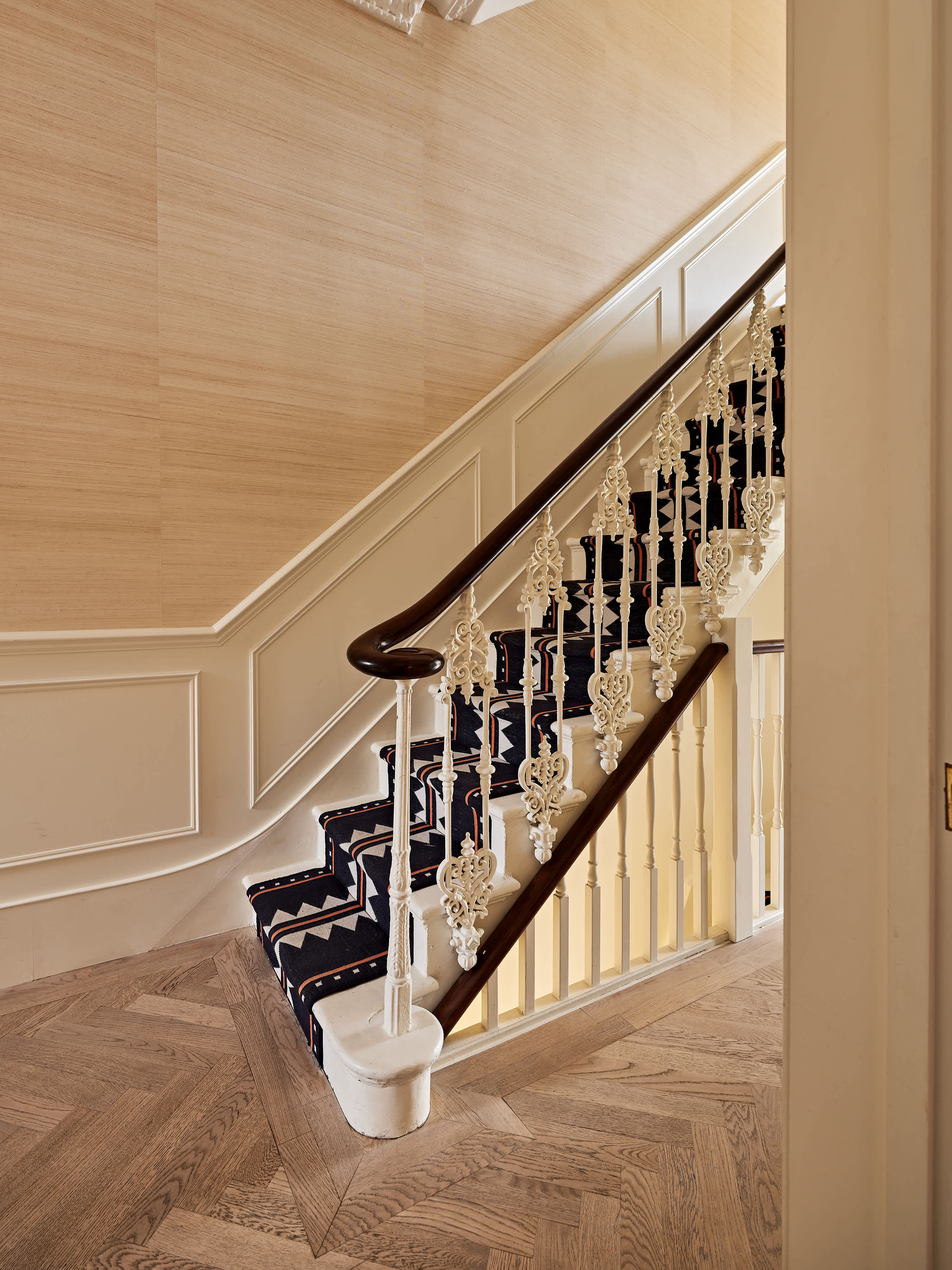 Grand 6 bed Home in Holland Park With Garden in Saint James's Gardens 25 W11 4RE - Property image 49 - VivreStays